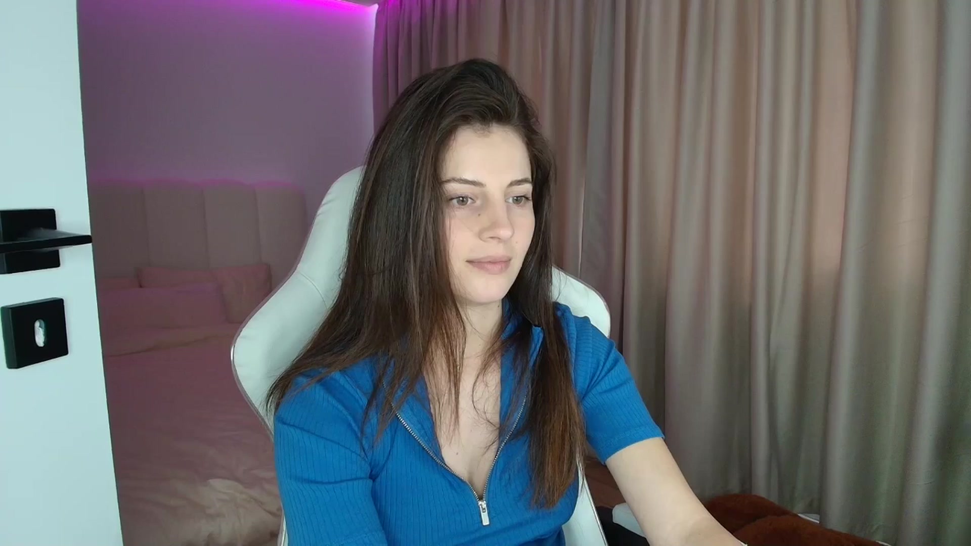 Gallery image thumbnail from AntoniaKitty's myfreecams stream on, 06/13/2025, 11:49 image 15 of 20