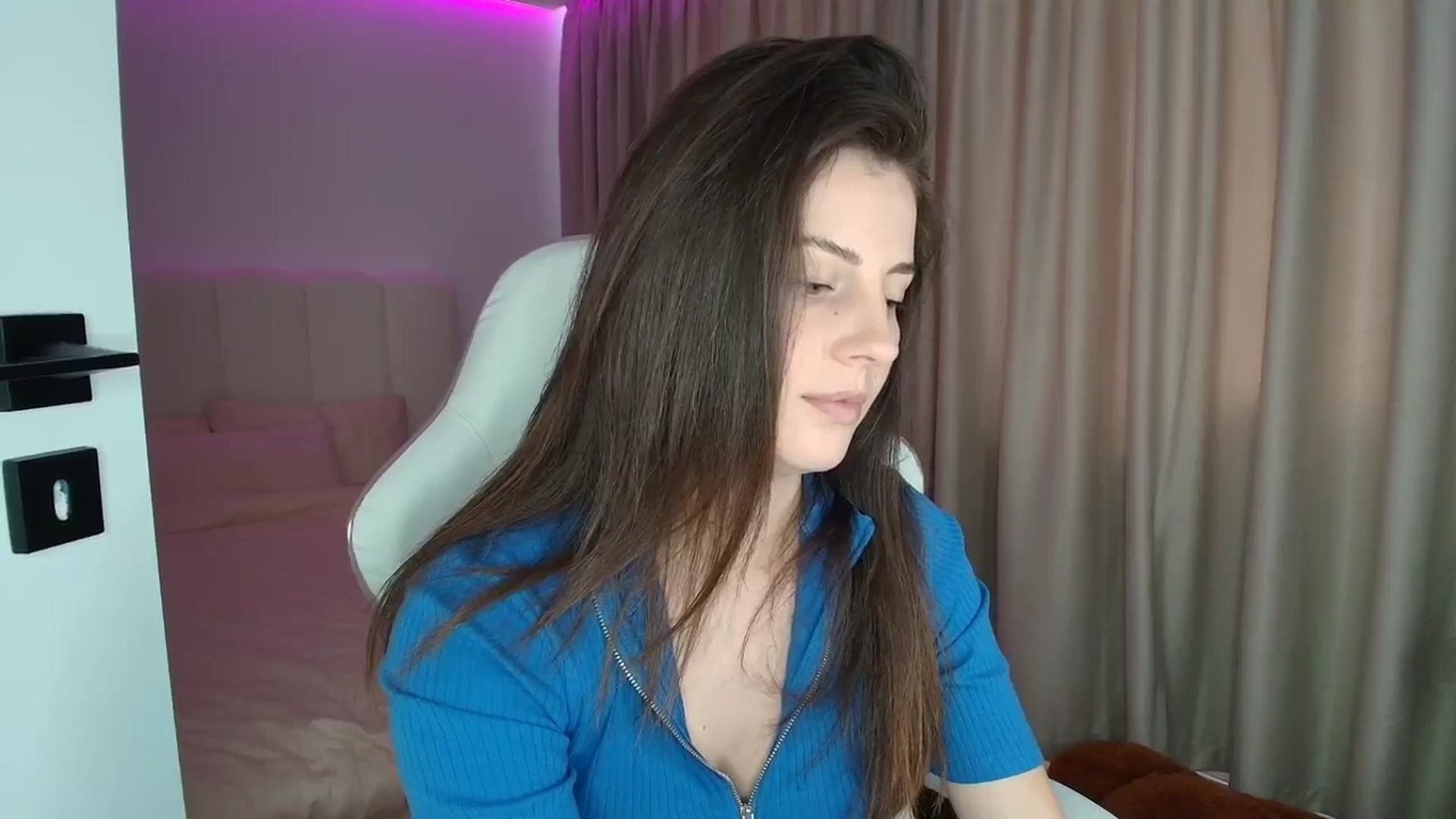 Gallery image thumbnail from AntoniaKitty's myfreecams stream on, 06/13/2025, 11:49 image 17 of 20