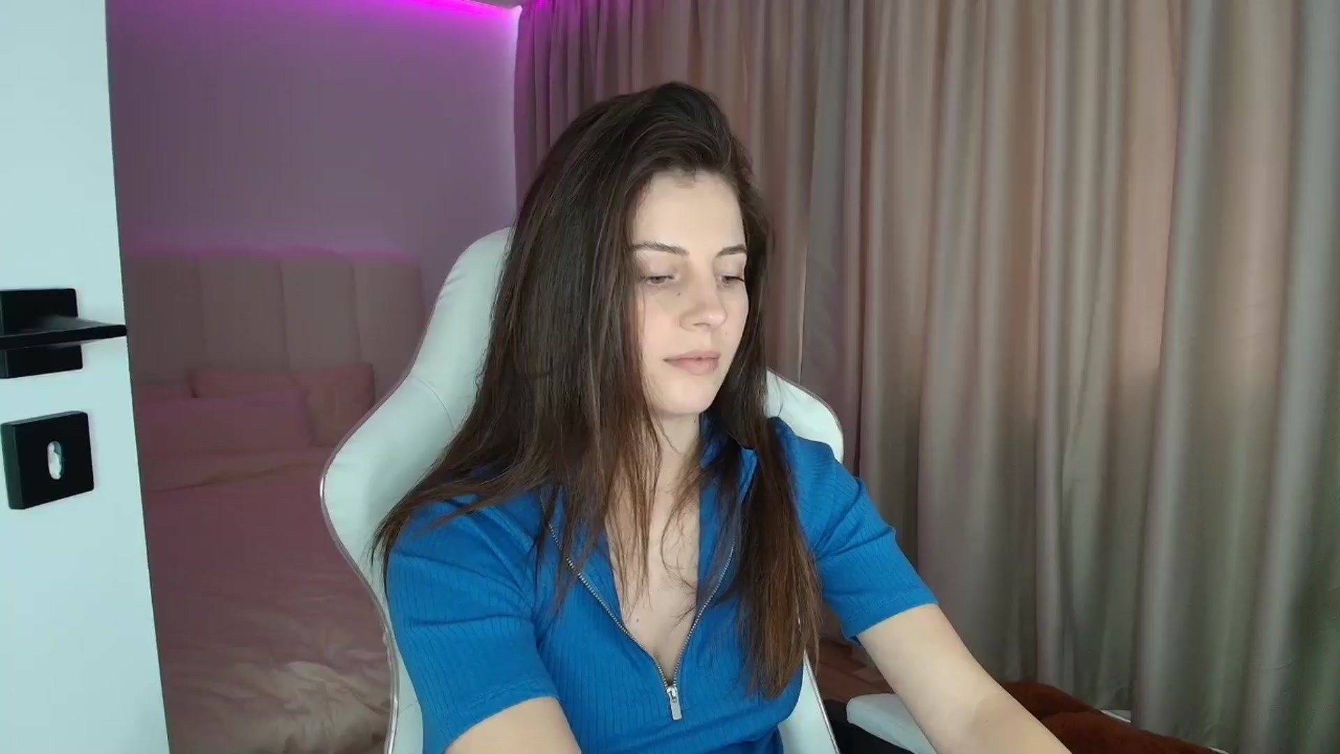 Gallery image thumbnail from AntoniaKitty's myfreecams stream on, 06/13/2025, 11:49 image 16 of 20