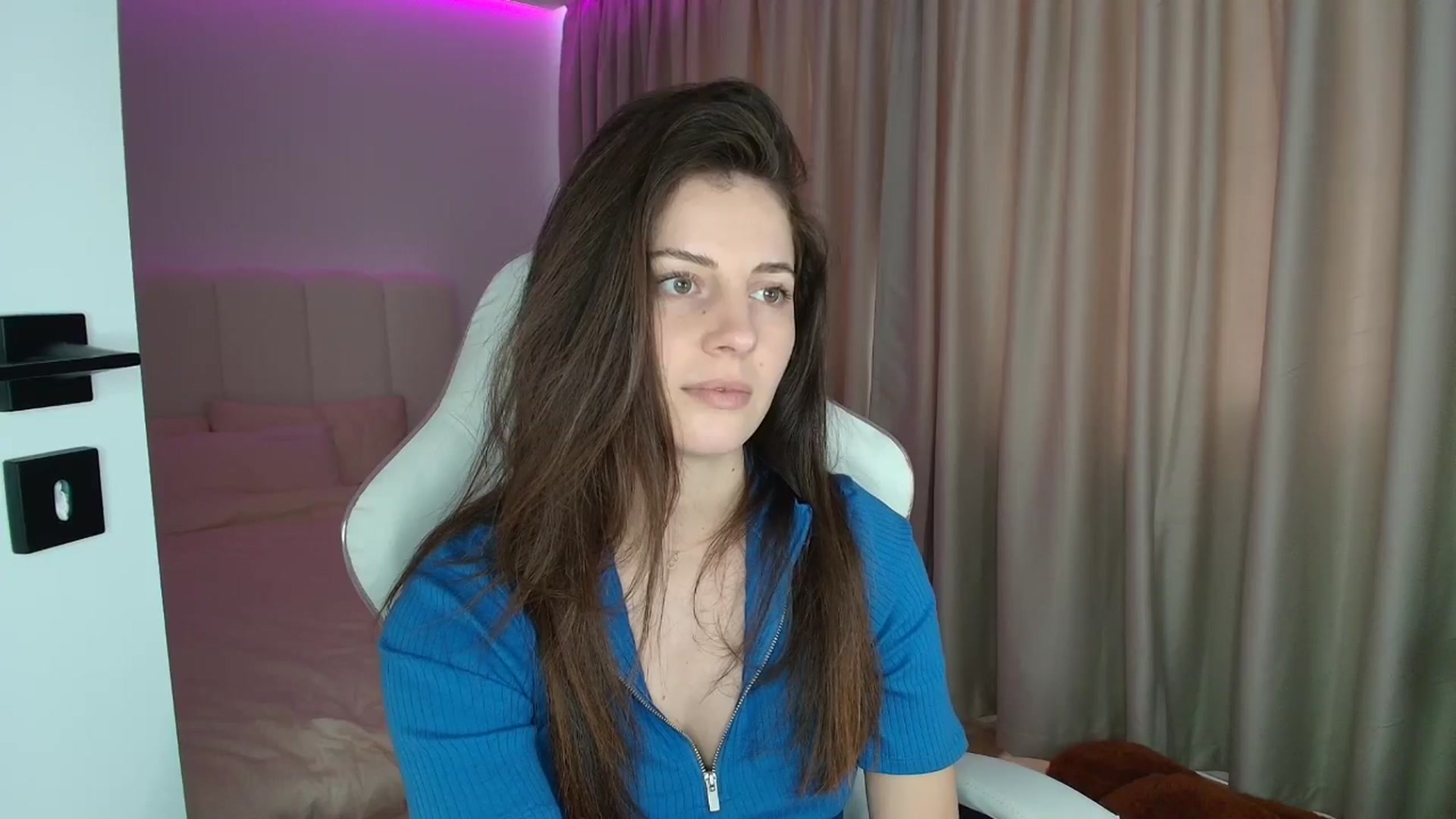 Gallery image thumbnail from AntoniaKitty's myfreecams stream on, 06/13/2025, 11:49 image 12 of 20
