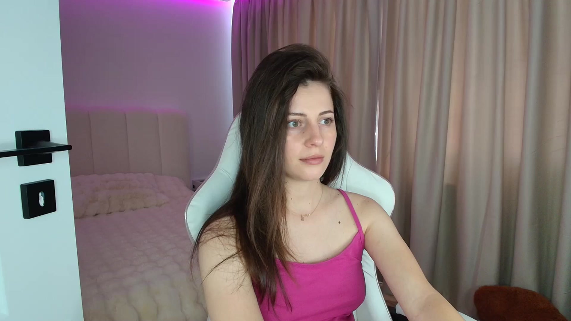 Gallery image thumbnail from AntoniaKitty's myfreecams stream on, 06/17/2025, 08:26 image 2 of 20