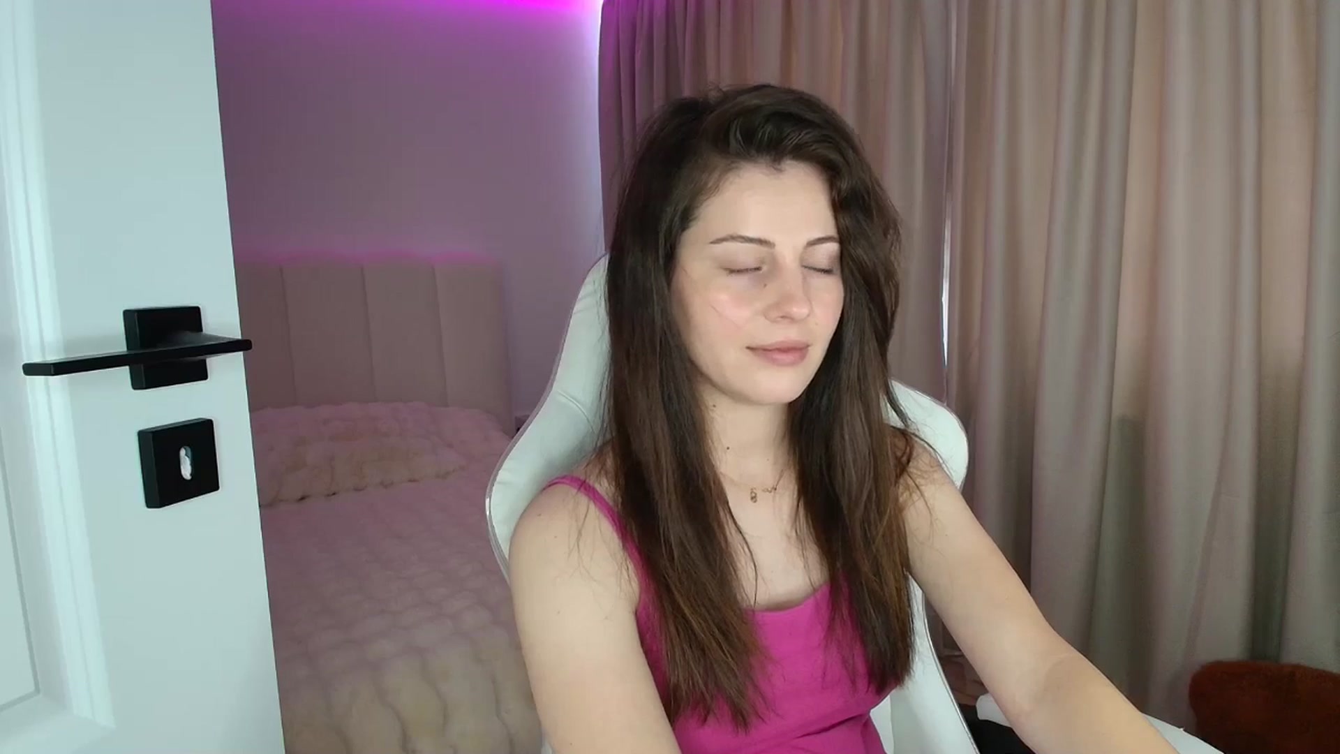 Gallery image thumbnail from AntoniaKitty's myfreecams stream on, 06/17/2025, 08:26 image 20 of 20