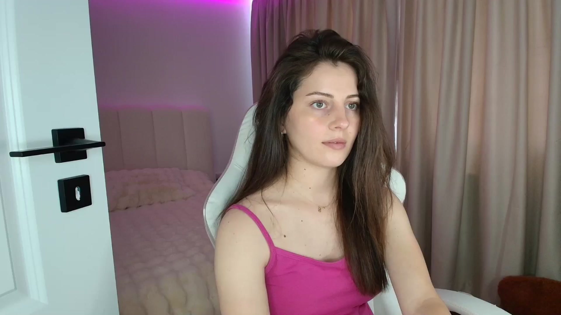 Gallery image thumbnail from AntoniaKitty's myfreecams stream on, 06/17/2025, 08:26 image 14 of 20