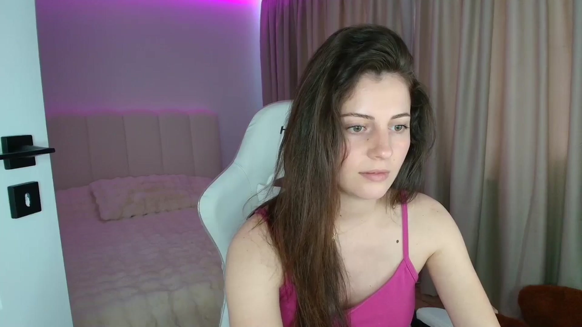 Gallery image thumbnail from AntoniaKitty's myfreecams stream on, 06/17/2025, 10:11 image 19 of 20
