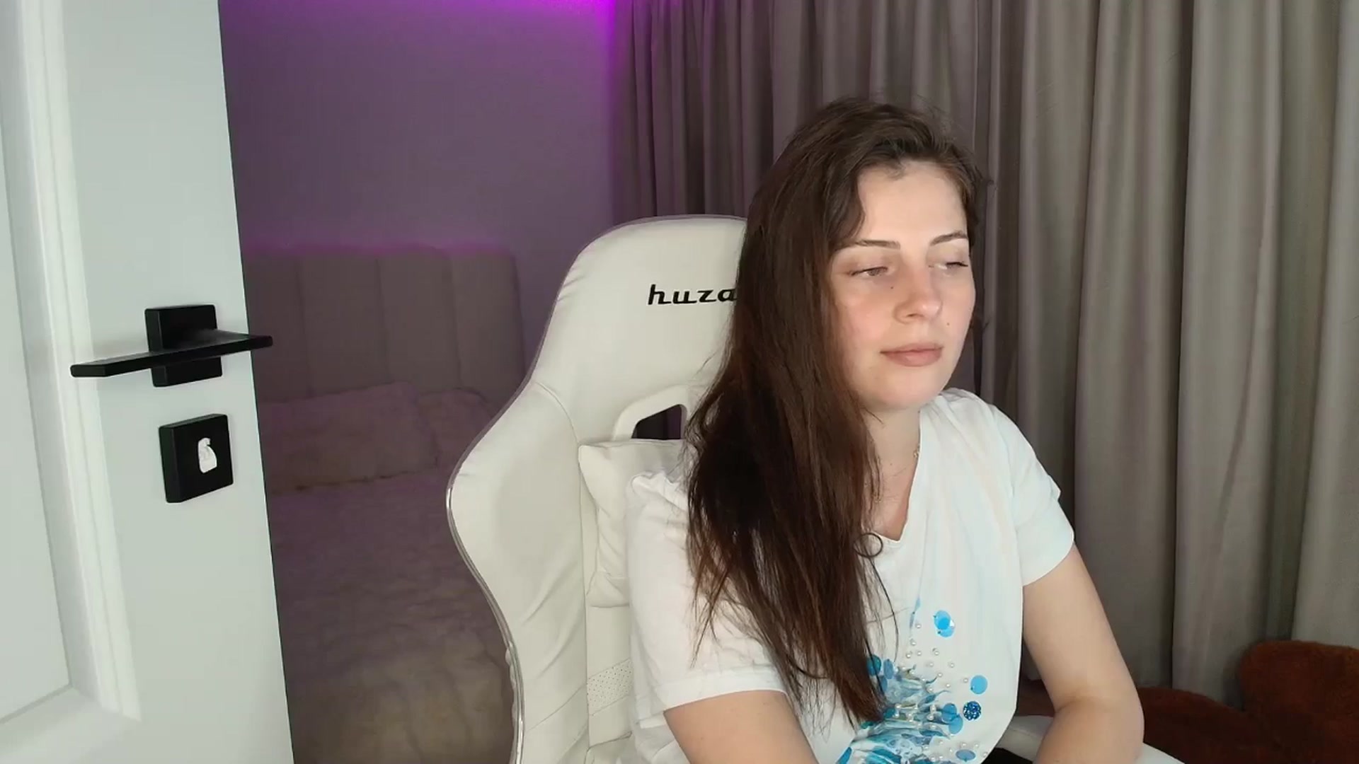 Gallery image thumbnail from AntoniaKitty's myfreecams stream on, 06/21/2025, 20:42 image 7 of 20