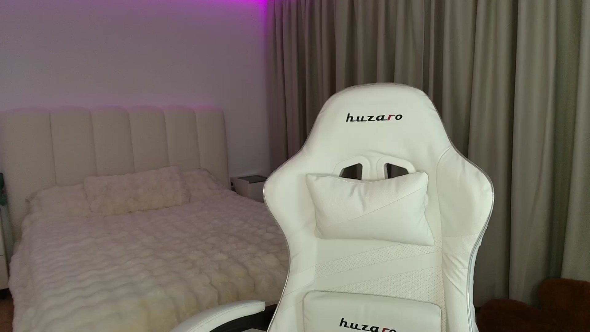 Gallery image thumbnail from AntoniaKitty's myfreecams stream on, 06/21/2025, 20:42 image 9 of 20