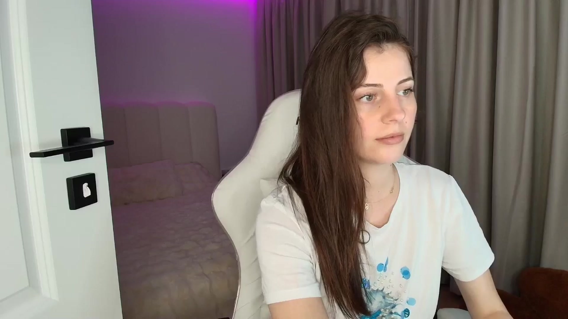 Gallery image thumbnail from AntoniaKitty's myfreecams stream on, 06/21/2025, 20:42 image 8 of 20