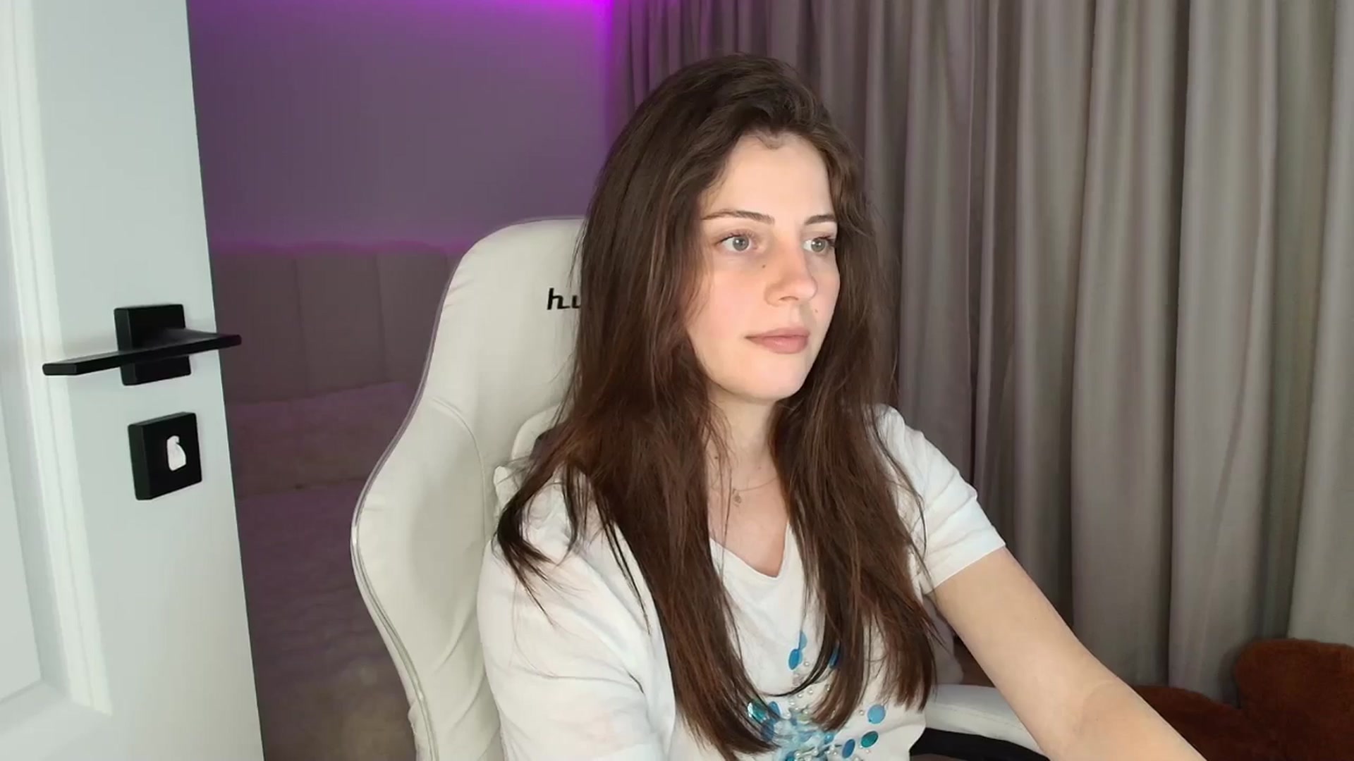 Gallery image thumbnail from AntoniaKitty's myfreecams stream on, 06/21/2025, 20:42 image 4 of 20