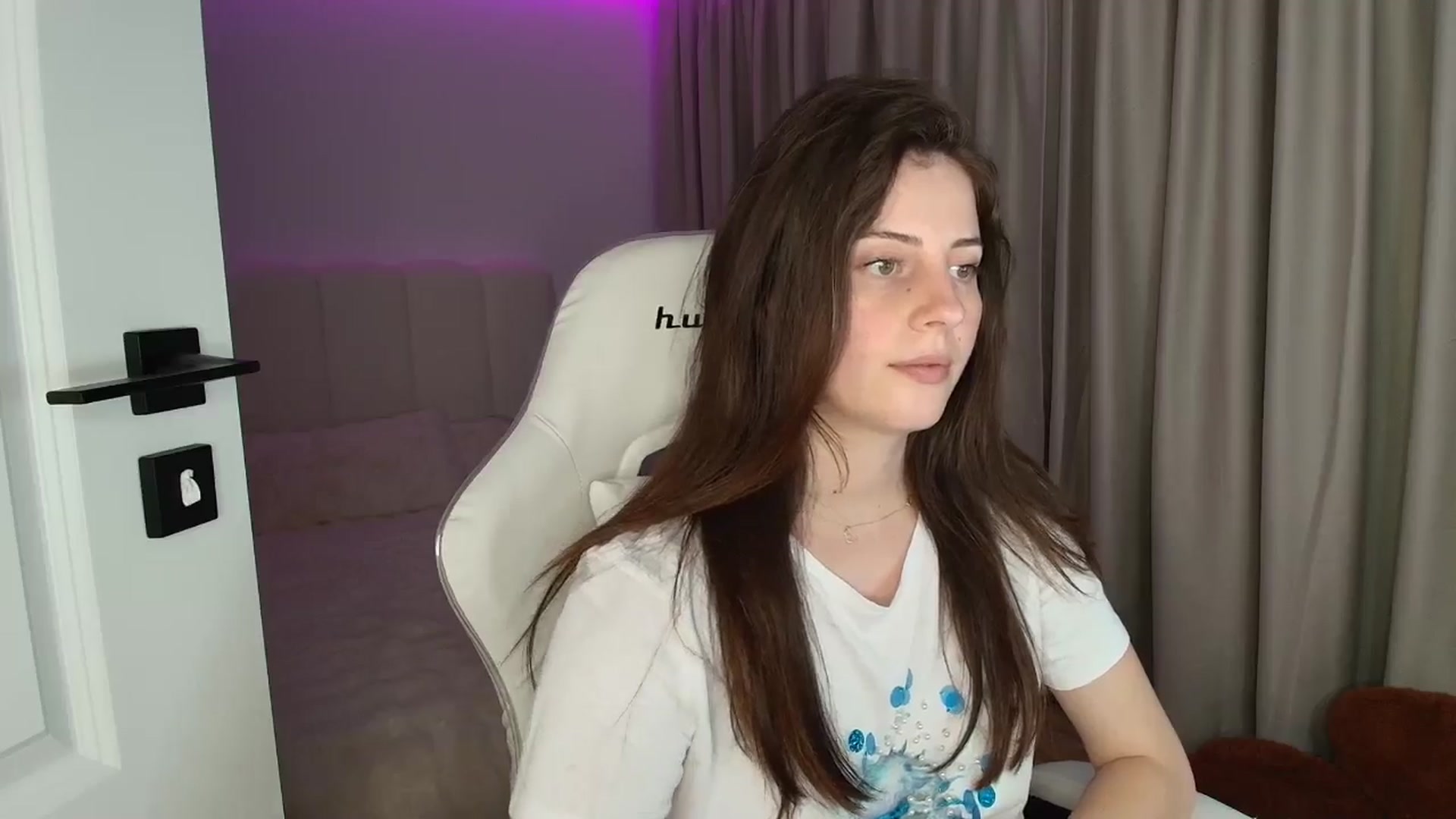 Gallery image thumbnail from AntoniaKitty's myfreecams stream on, 06/21/2025, 20:42 image 5 of 20