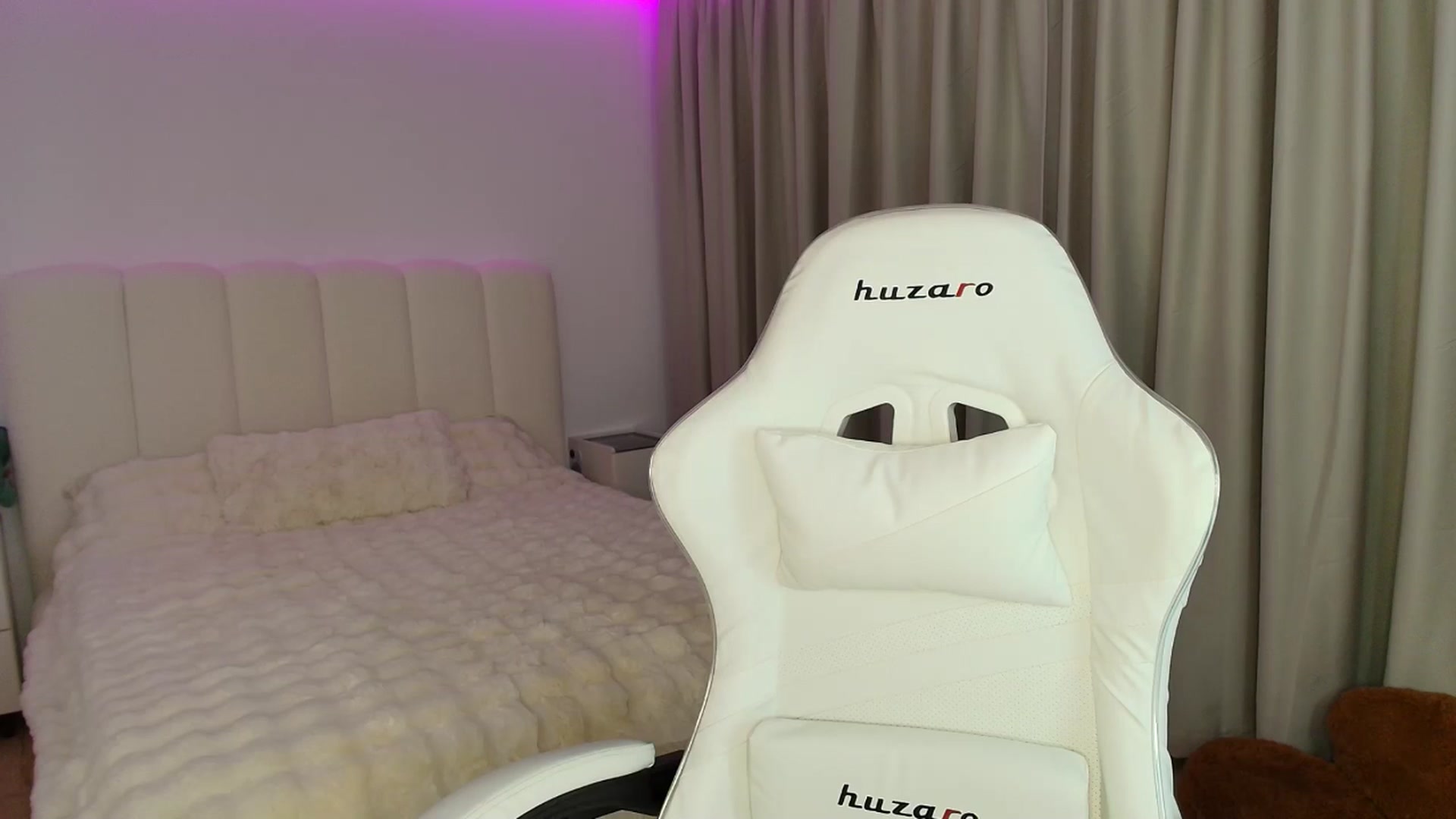 Gallery image thumbnail from AntoniaKitty's myfreecams stream on, 06/21/2025, 20:42 image 10 of 20
