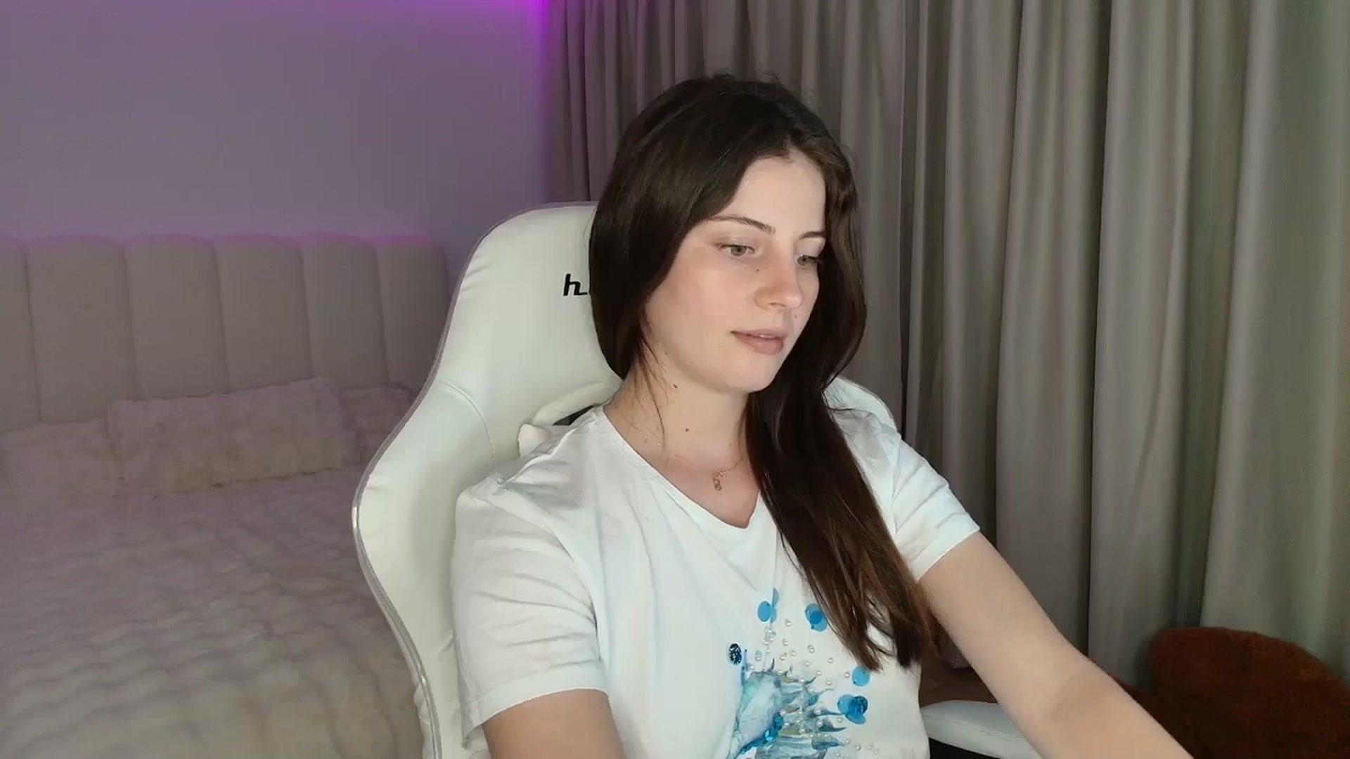 Gallery image thumbnail from AntoniaKitty's myfreecams stream on, 06/21/2025, 20:42 image 14 of 20