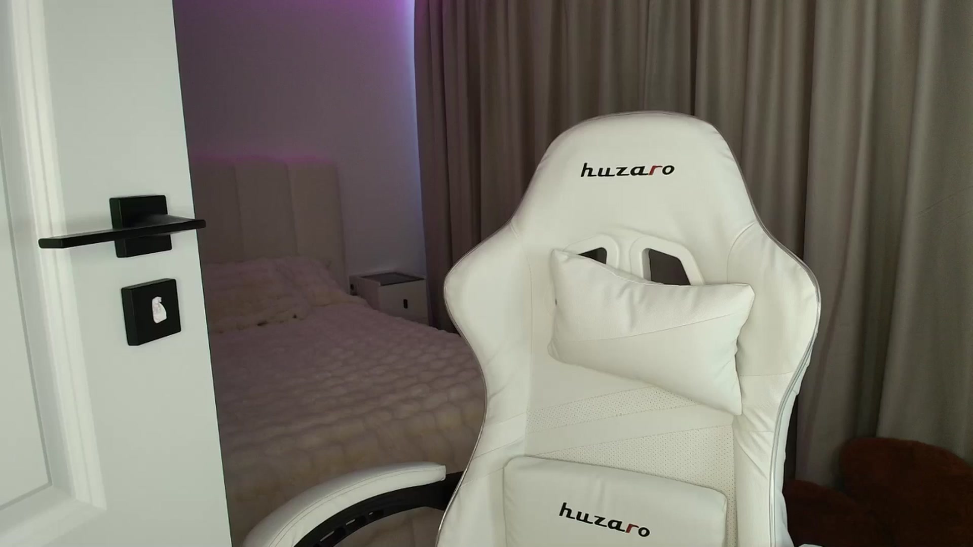 Gallery image thumbnail from AntoniaKitty's myfreecams stream on, 06/24/2025, 10:25 image 16 of 20