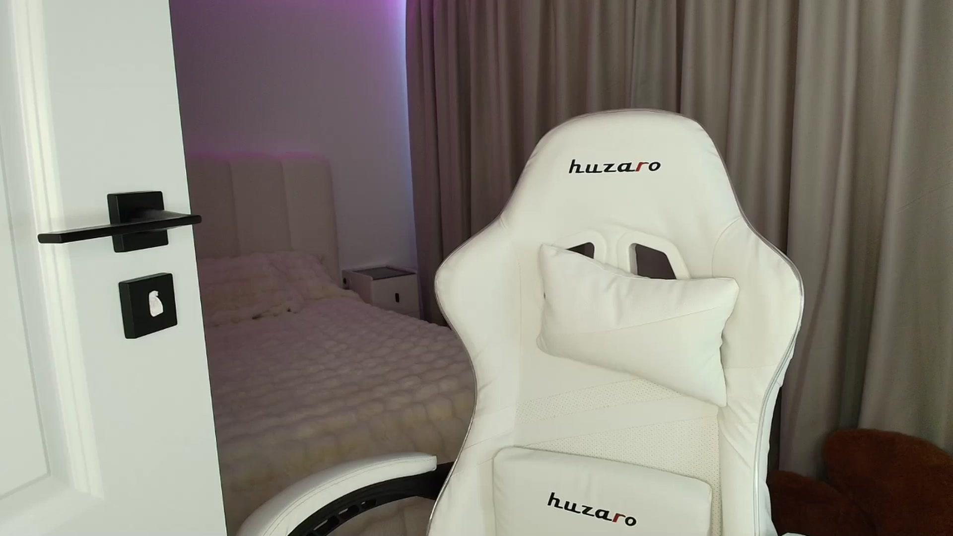 Gallery image thumbnail from AntoniaKitty's myfreecams stream on, 06/24/2025, 10:25 image 17 of 20