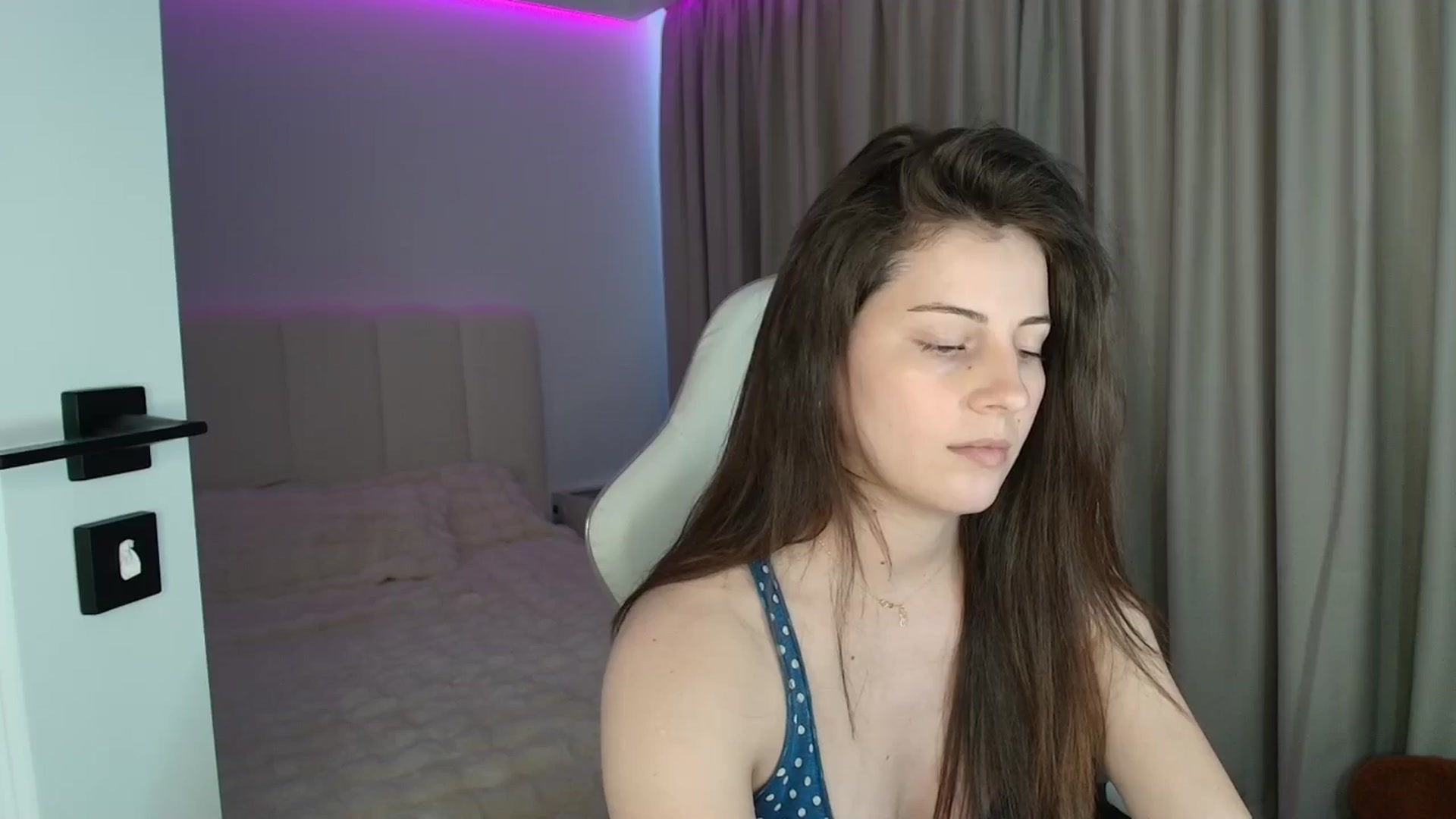 Gallery image thumbnail from AntoniaKitty's myfreecams stream on, 06/24/2025, 11:37 image 8 of 20