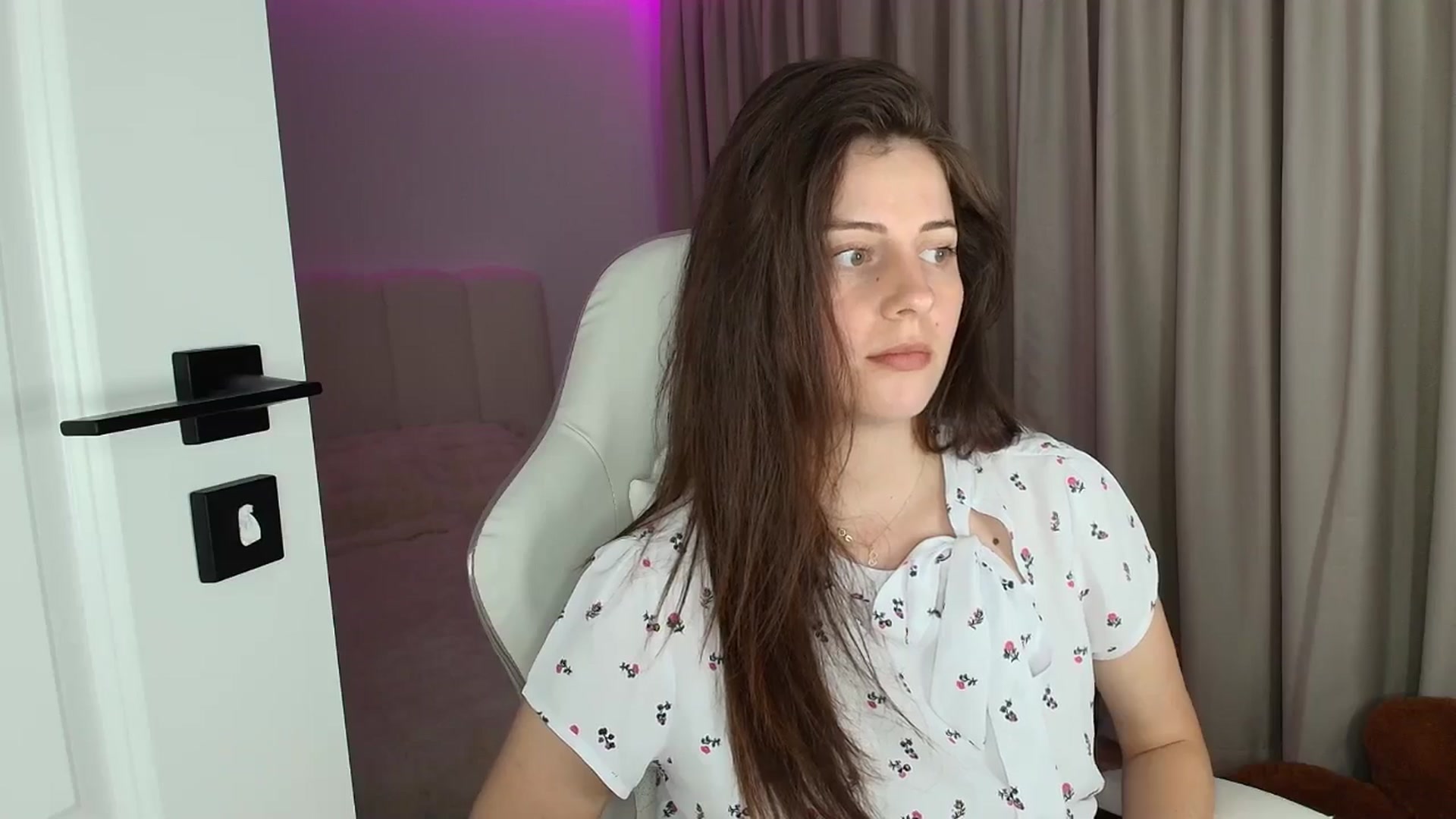 Gallery image thumbnail from AntoniaKitty's myfreecams stream on, 06/24/2025, 18:59 image 6 of 20