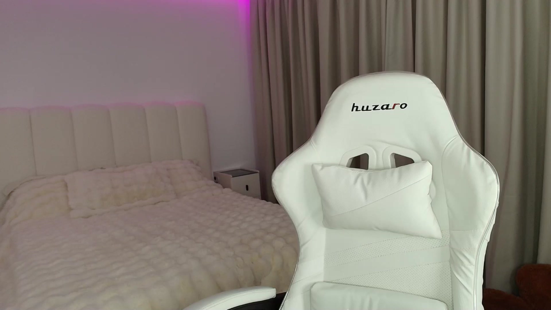 Gallery image thumbnail from AntoniaKitty's myfreecams stream on, 06/24/2025, 18:59 image 18 of 20
