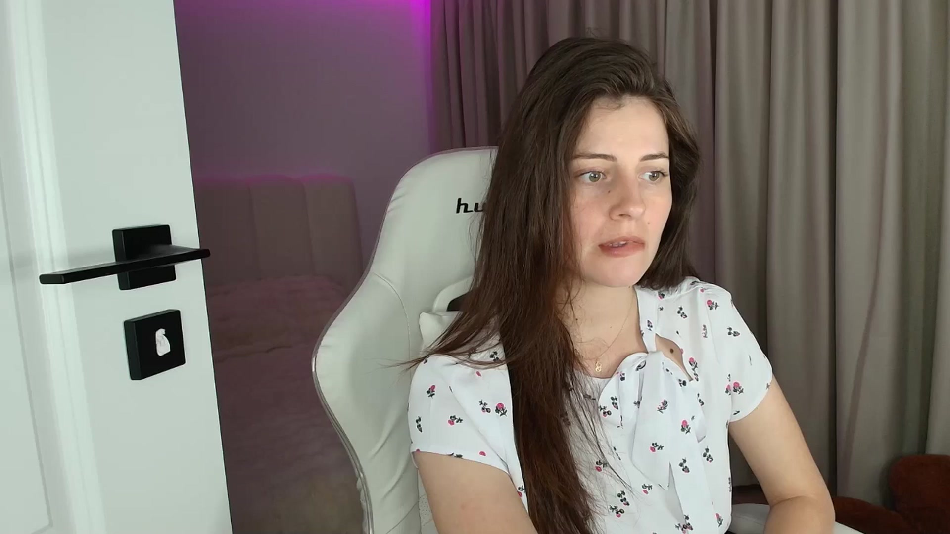 Gallery image thumbnail from AntoniaKitty's myfreecams stream on, 06/24/2025, 18:59 image 5 of 20