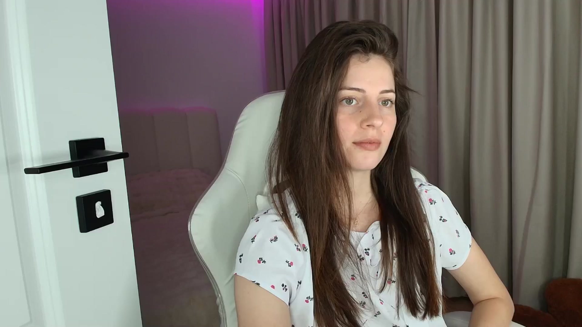Gallery image thumbnail from AntoniaKitty's myfreecams stream on, 06/24/2025, 18:59 image 1 of 20