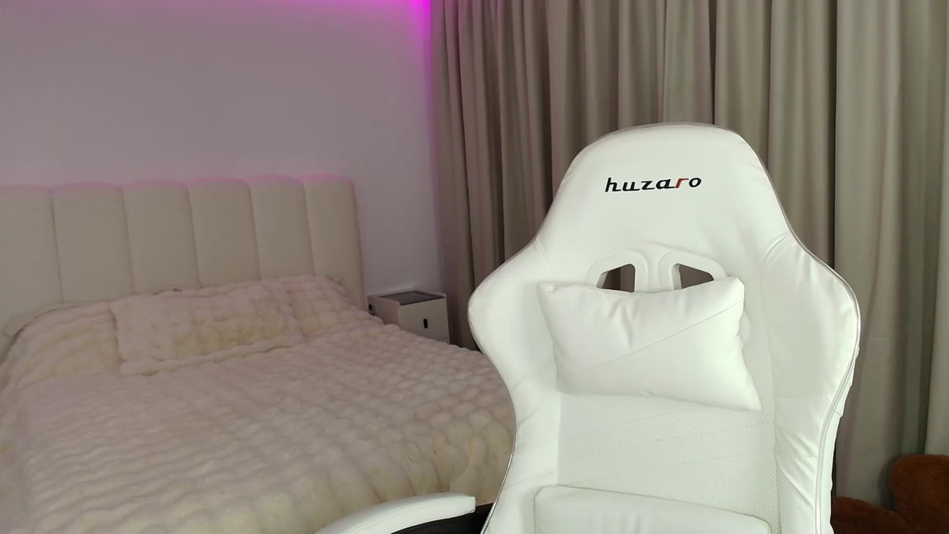 Gallery image thumbnail from AntoniaKitty's myfreecams stream on, 06/24/2025, 18:59 image 19 of 20