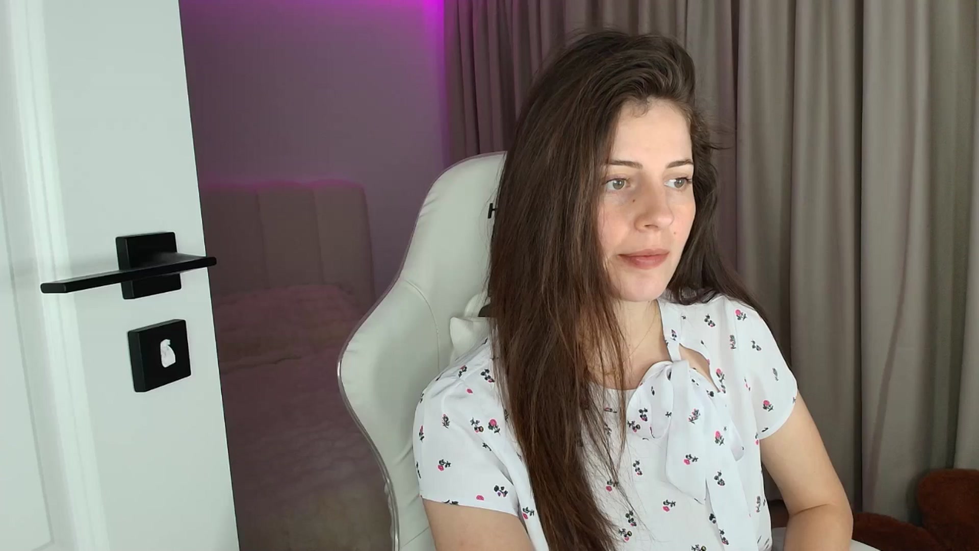 Gallery image thumbnail from AntoniaKitty's myfreecams stream on, 06/24/2025, 18:59 image 4 of 20