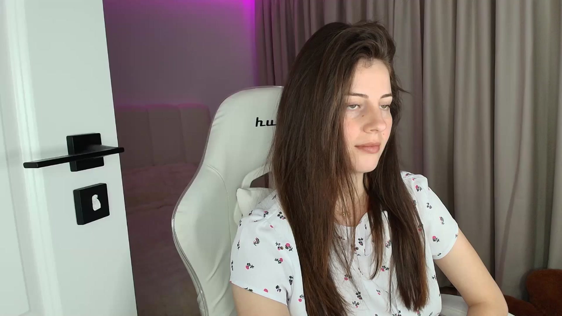 Gallery image thumbnail from AntoniaKitty's myfreecams stream on, 06/24/2025, 18:59 image 3 of 20