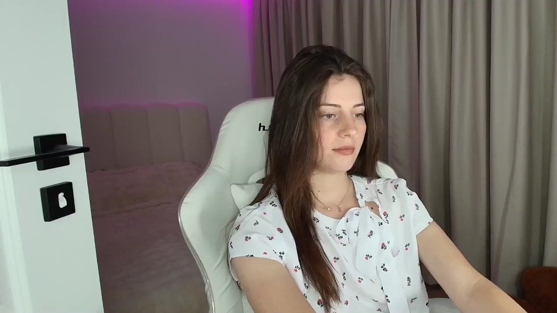 Gallery image thumbnail from AntoniaKitty's myfreecams stream on, 06/24/2025, 18:59 image 13 of 20