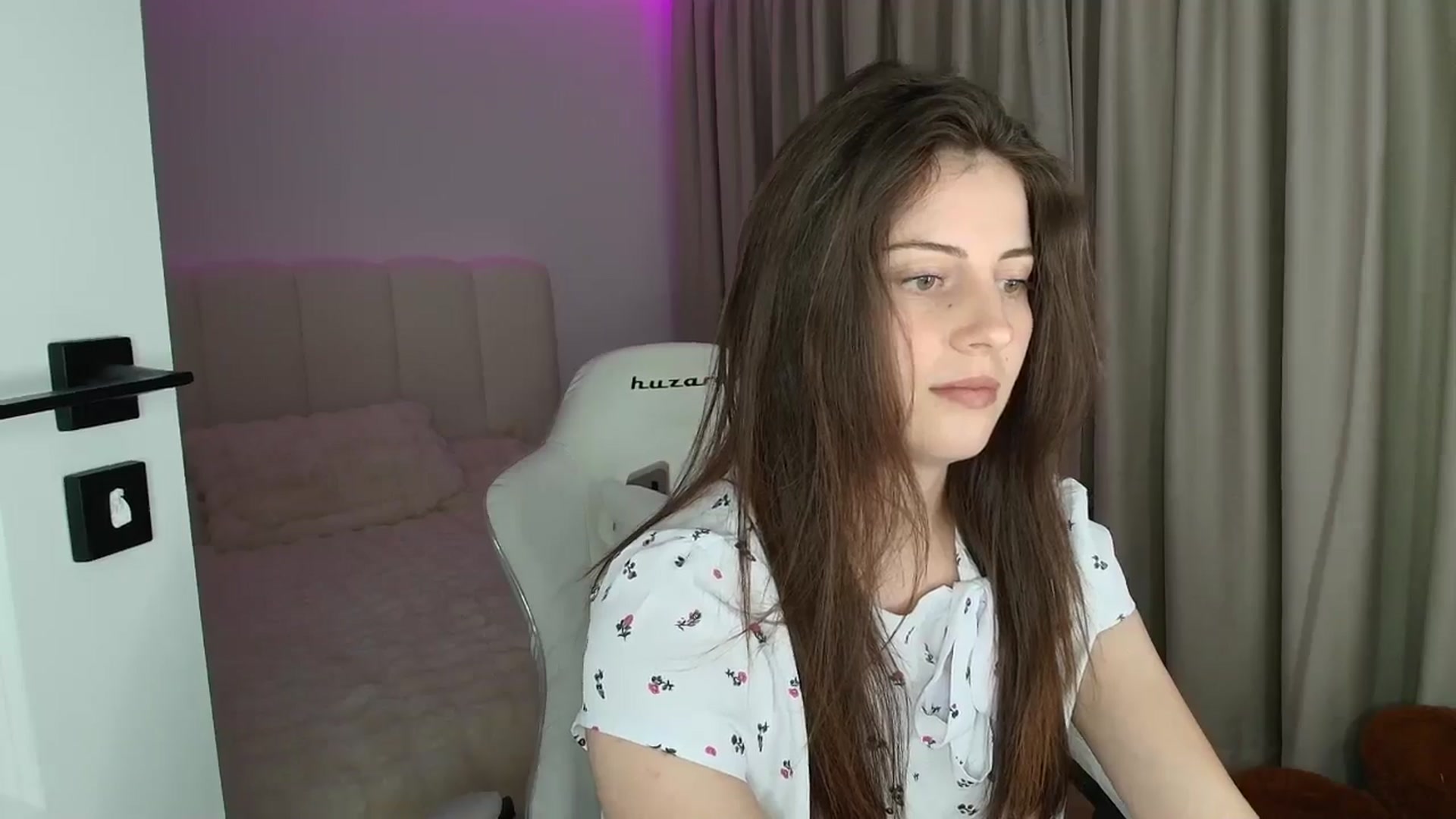 Gallery image thumbnail from AntoniaKitty's myfreecams stream on, 06/25/2025, 20:31 image 19 of 20