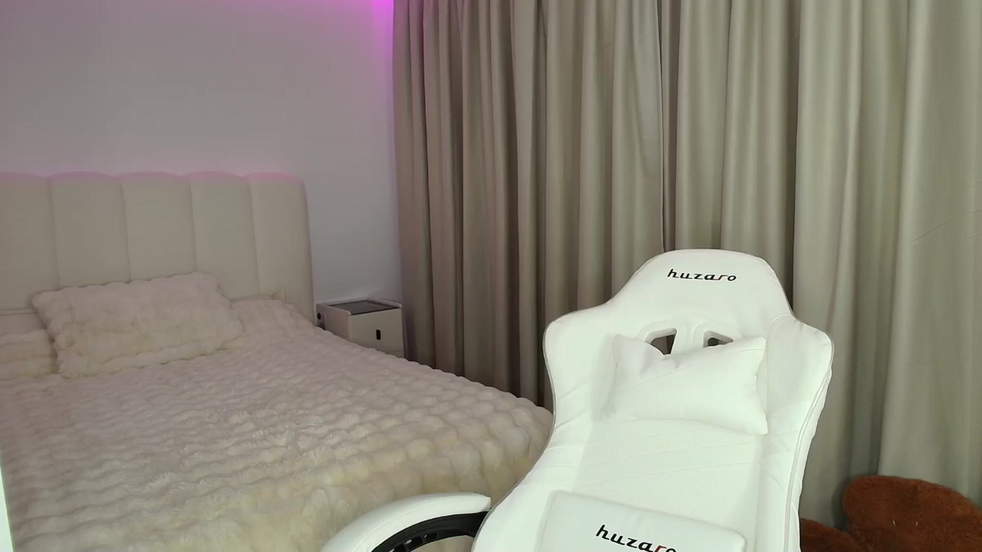 Gallery image thumbnail from AntoniaKitty's myfreecams stream on, 06/25/2025, 20:31 image 2 of 20