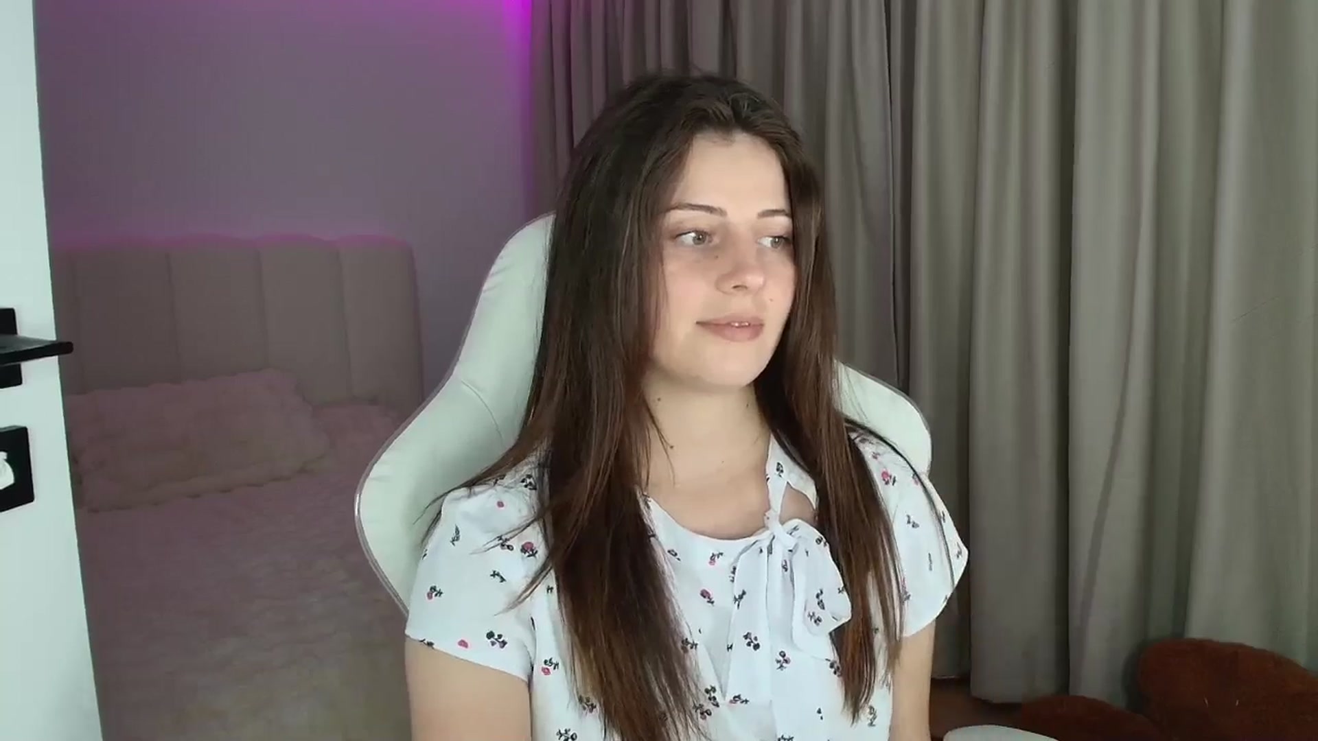 Gallery image thumbnail from AntoniaKitty's myfreecams stream on, 06/25/2025, 20:31 image 6 of 20
