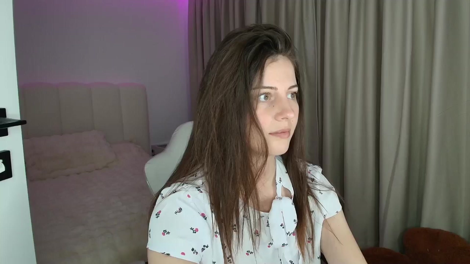 Gallery image thumbnail from AntoniaKitty's myfreecams stream on, 06/25/2025, 20:31 image 1 of 20
