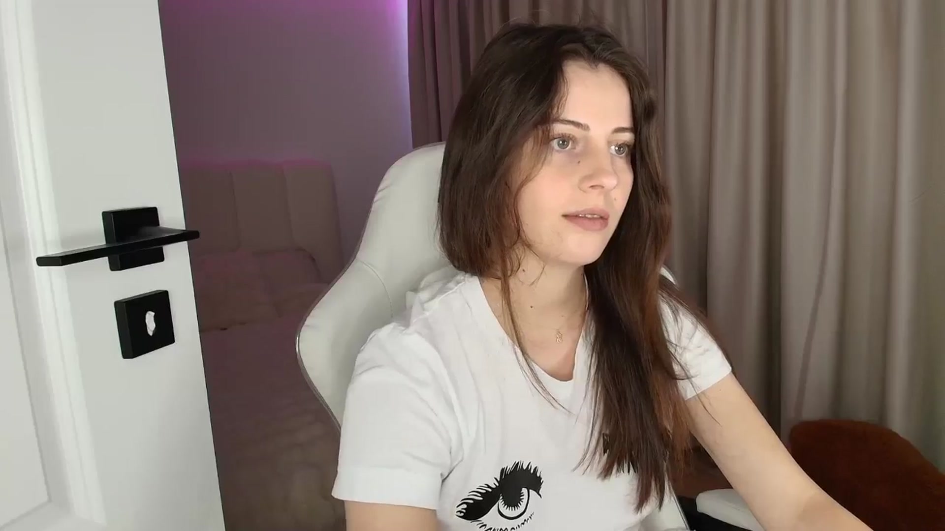 Gallery image thumbnail from AntoniaKitty's myfreecams stream on, 07/02/2025, 11:36 image 17 of 20