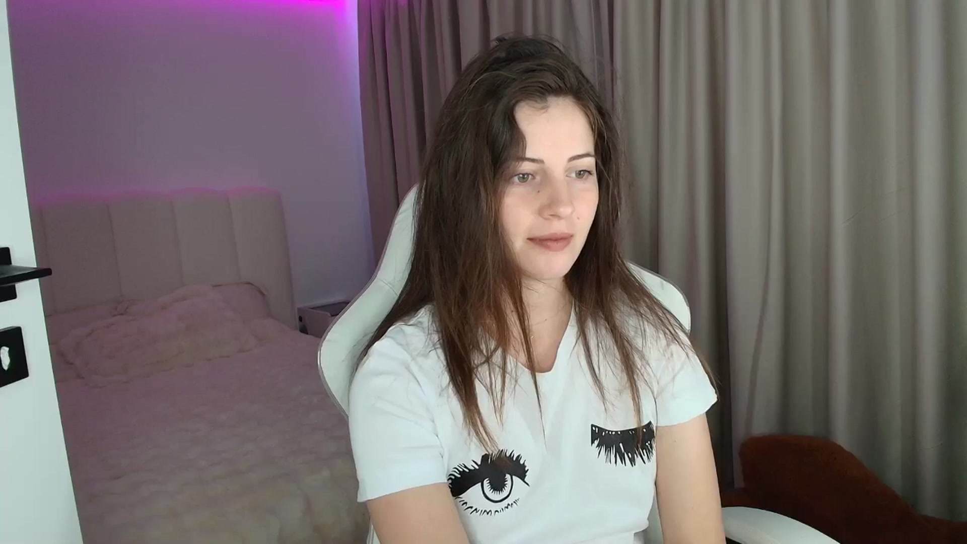Gallery image thumbnail from AntoniaKitty's myfreecams stream on, 07/02/2025, 17:15 image 7 of 20