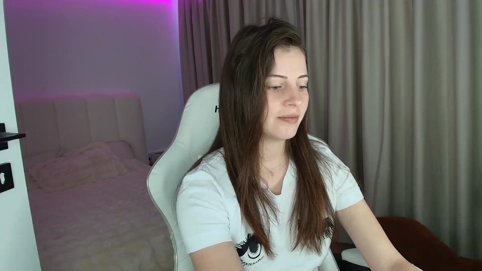 Gallery image thumbnail from AntoniaKitty's myfreecams stream on, 07/02/2025, 17:15 image 17 of 20
