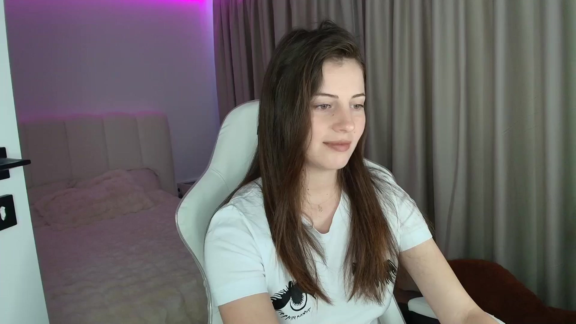 Gallery image thumbnail from AntoniaKitty's myfreecams stream on, 07/02/2025, 17:15 image 16 of 20