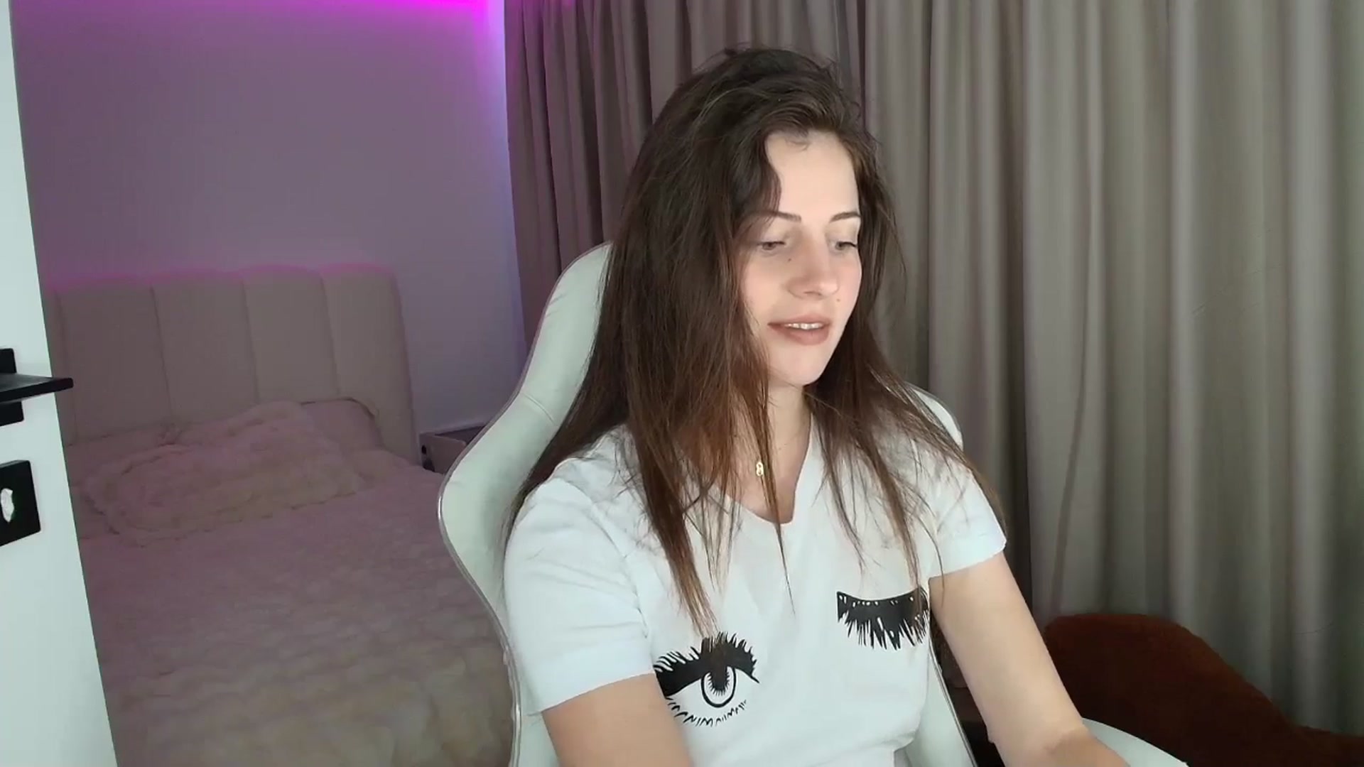 Gallery image thumbnail from AntoniaKitty's myfreecams stream on, 07/02/2025, 17:15 image 6 of 20