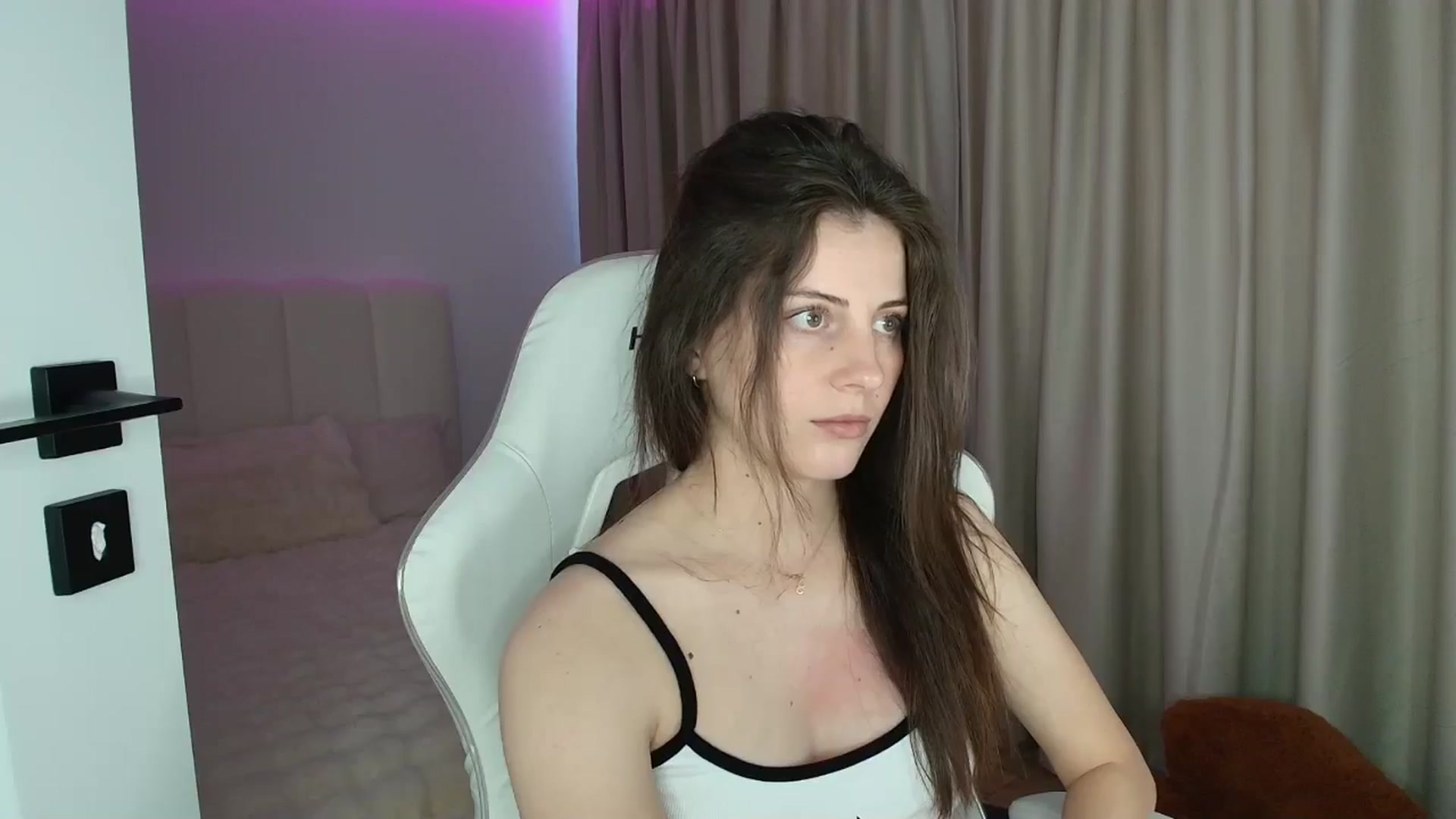Gallery image thumbnail from AntoniaKitty's myfreecams stream on, 07/03/2025, 09:39 image 9 of 20