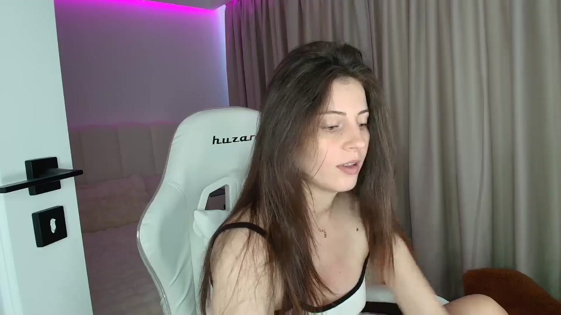 Gallery image thumbnail from AntoniaKitty's myfreecams stream on, 07/03/2025, 09:39 image 15 of 20
