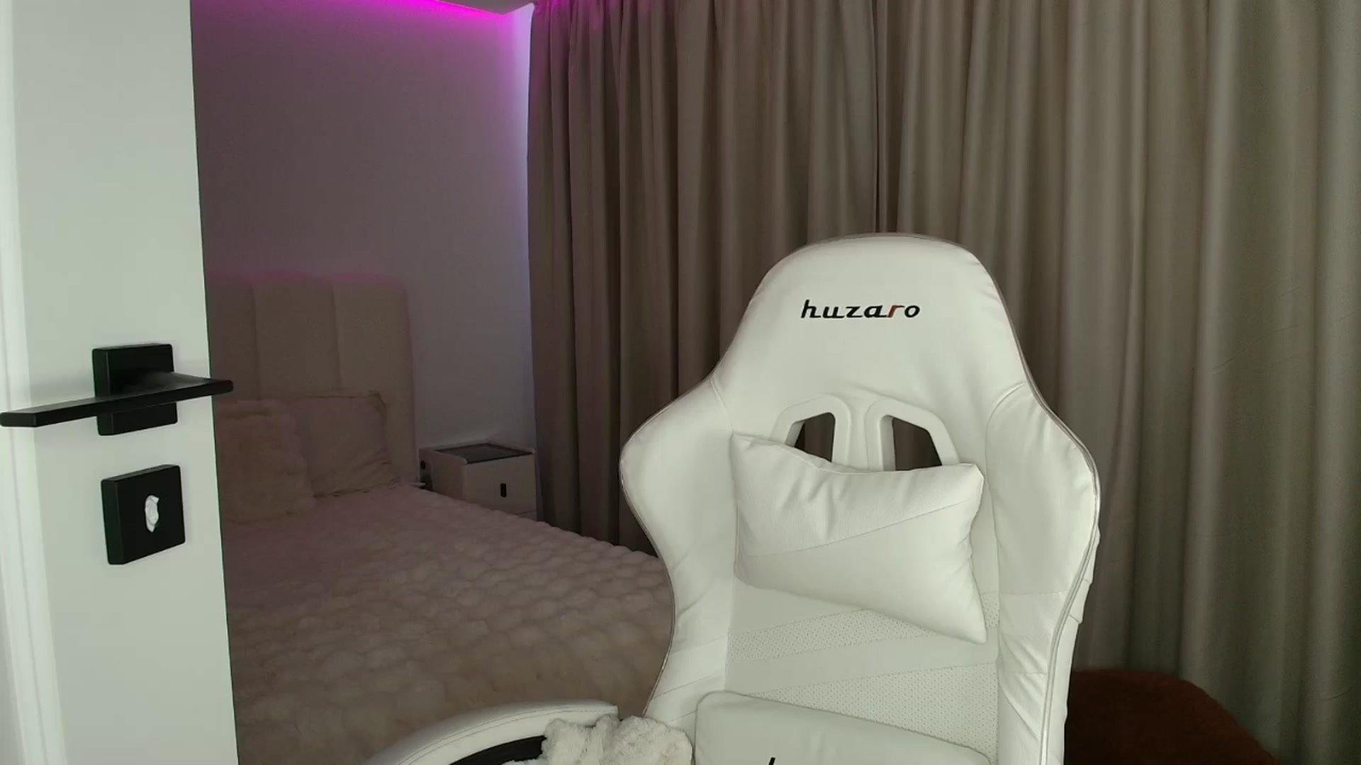 Gallery image thumbnail from AntoniaKitty's myfreecams stream on, 07/03/2025, 10:47 image 5 of 20
