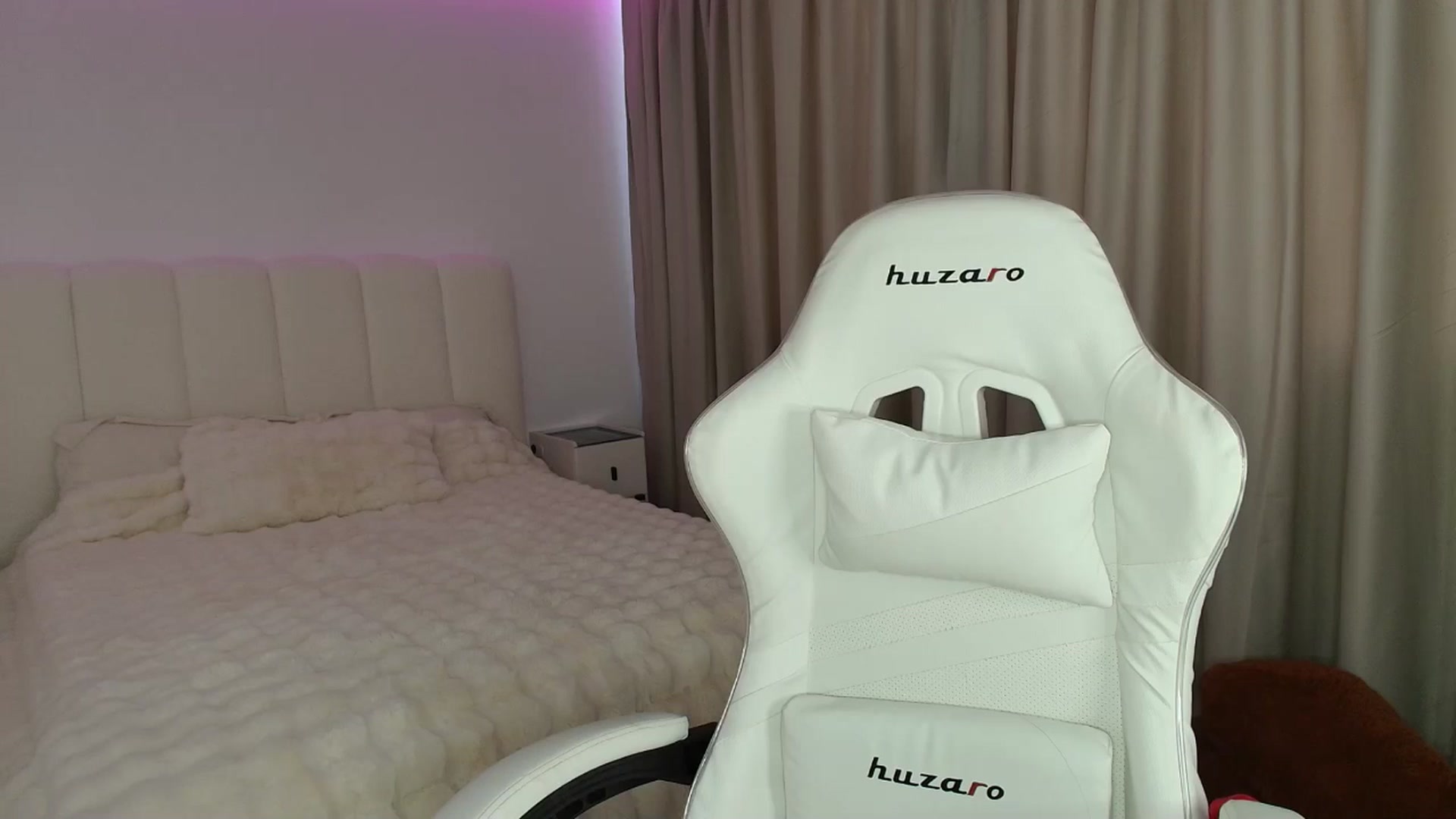 Gallery image thumbnail from AntoniaKitty's myfreecams stream on, 07/06/2025, 12:05 image 6 of 20