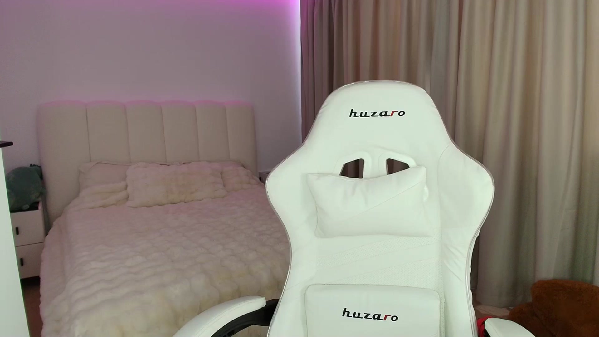 Gallery image thumbnail from AntoniaKitty's myfreecams stream on, 07/06/2025, 12:29 image 20 of 20