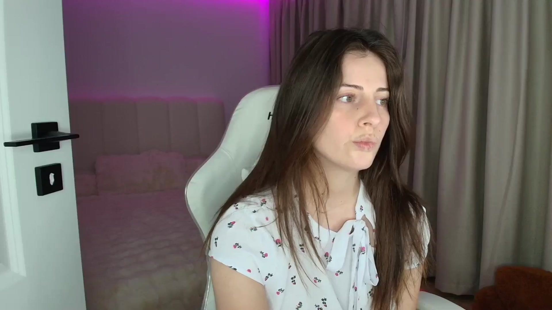 Gallery image thumbnail from AntoniaKitty's myfreecams stream on, 07/06/2025, 18:41 image 14 of 20