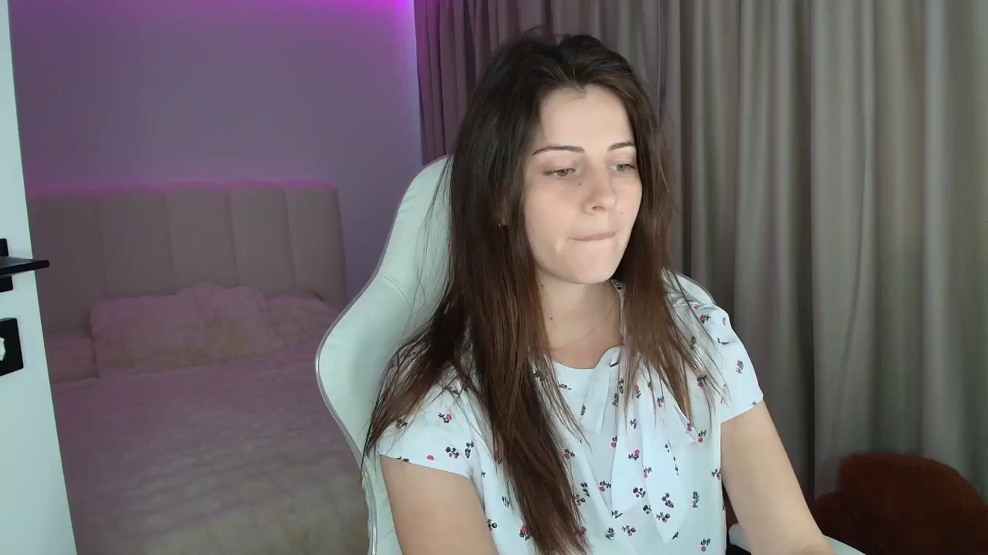 Gallery image thumbnail from AntoniaKitty's myfreecams stream on, 07/06/2025, 18:41 image 1 of 20