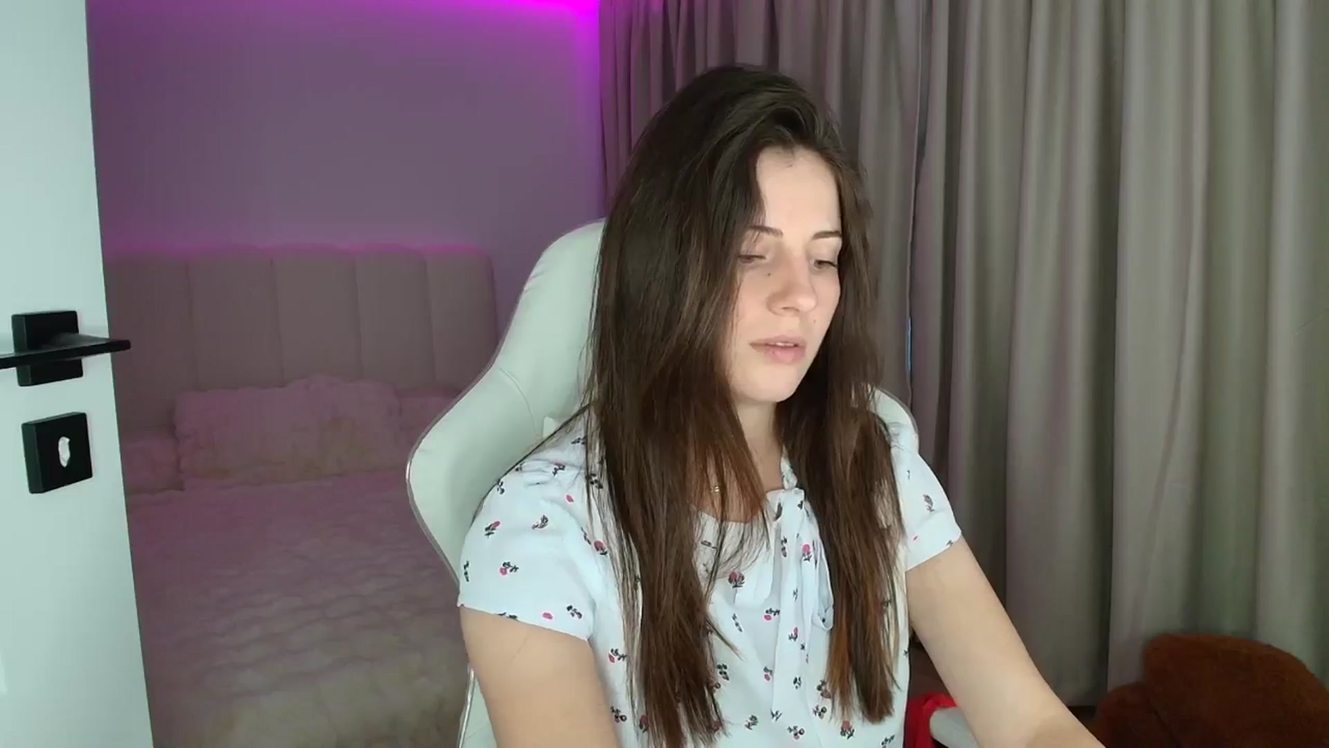 Gallery image thumbnail from AntoniaKitty's myfreecams stream on, 07/06/2025, 18:41 image 12 of 20