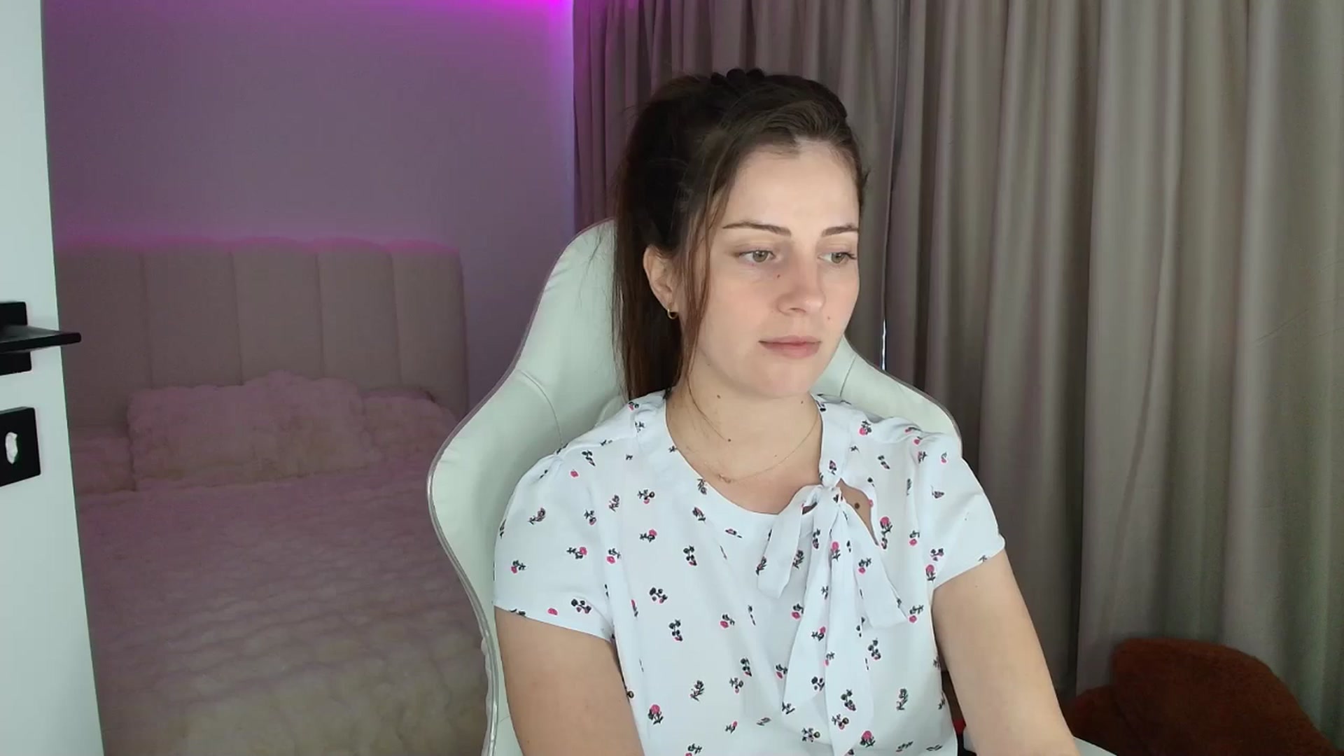 Gallery image thumbnail from AntoniaKitty's myfreecams stream on, 07/06/2025, 18:41 image 2 of 20