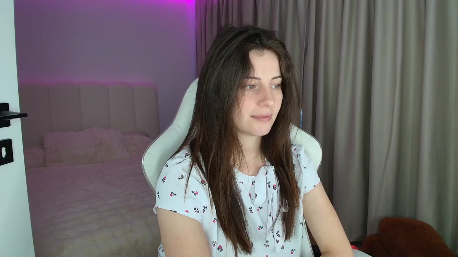 Gallery image thumbnail from AntoniaKitty's myfreecams stream on, 07/06/2025, 18:41 image 7 of 20