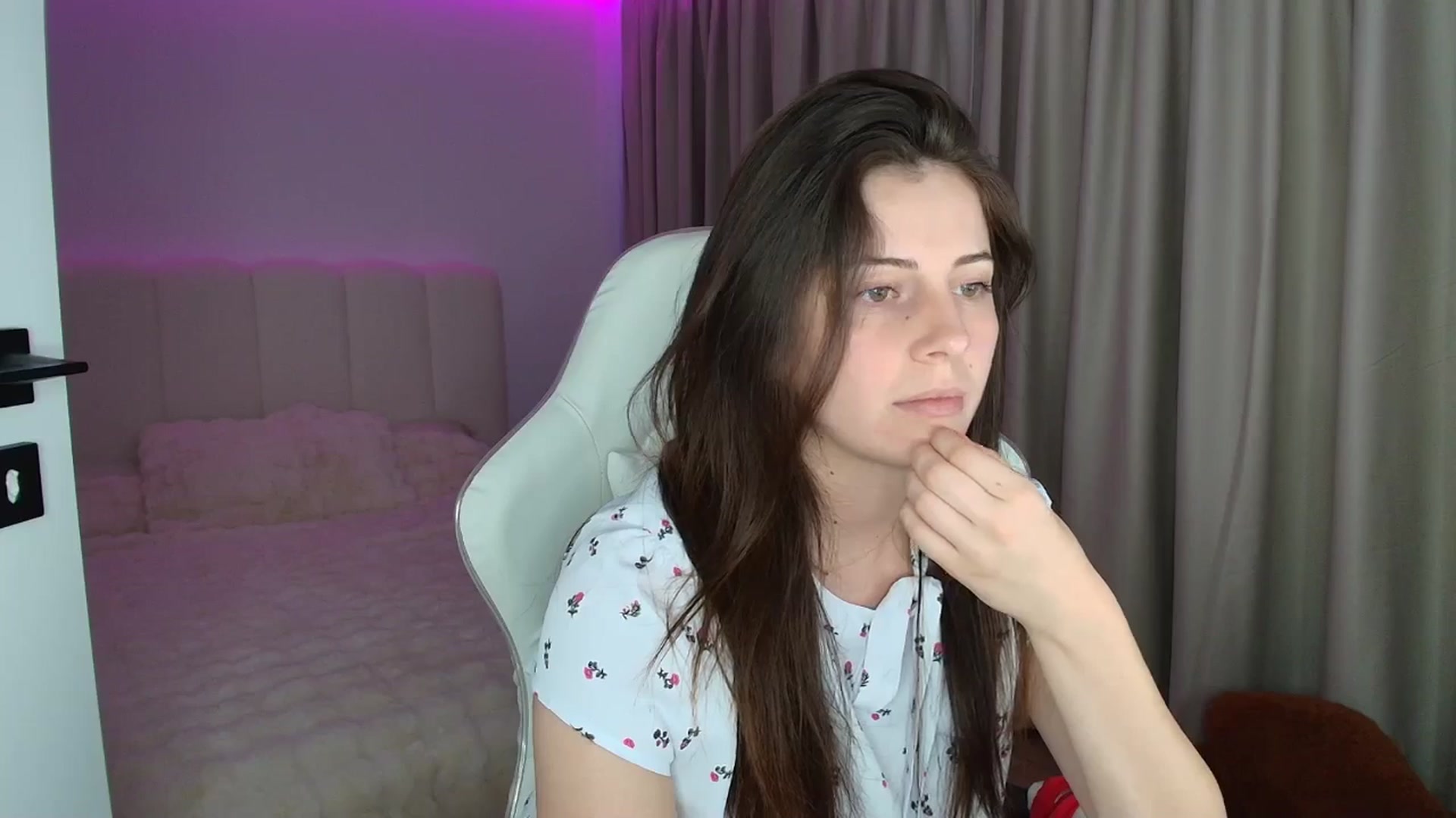 Gallery image thumbnail from AntoniaKitty's myfreecams stream on, 07/06/2025, 18:41 image 8 of 20