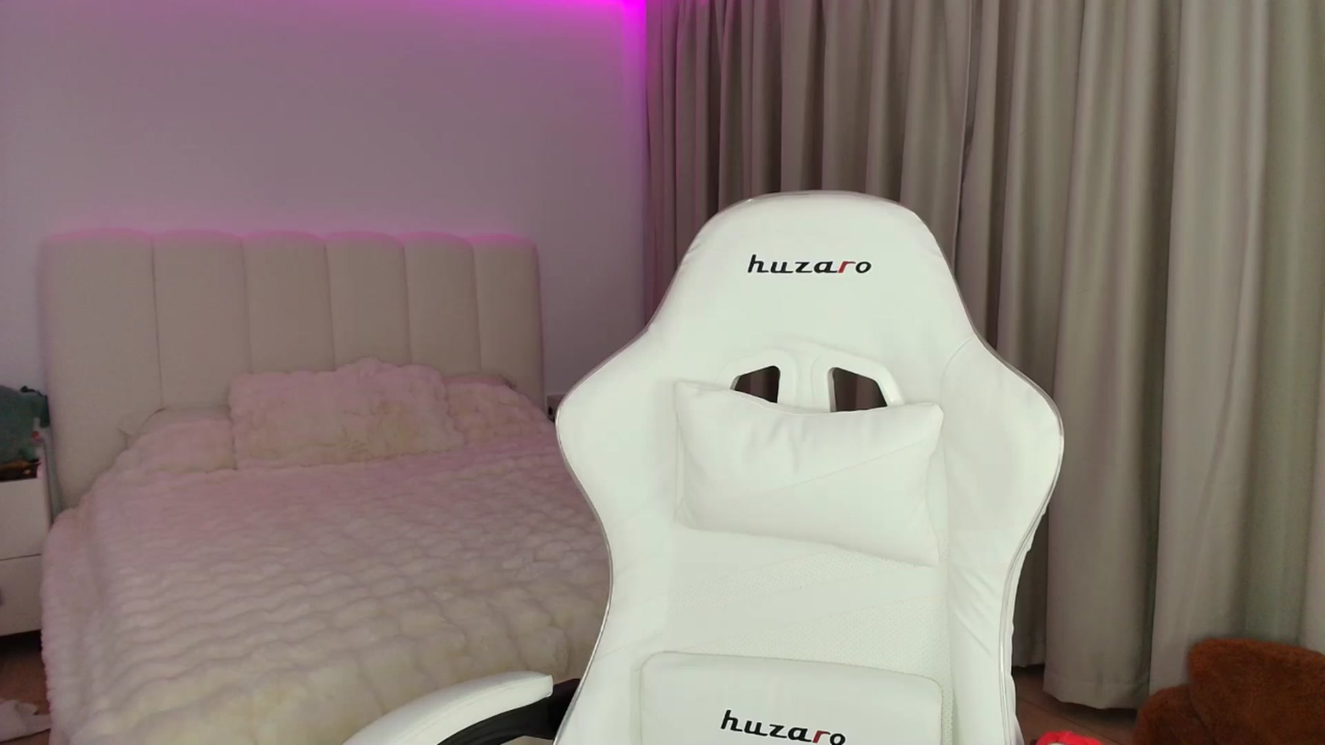 Gallery image thumbnail from AntoniaKitty's myfreecams stream on, 07/06/2025, 18:41 image 15 of 20