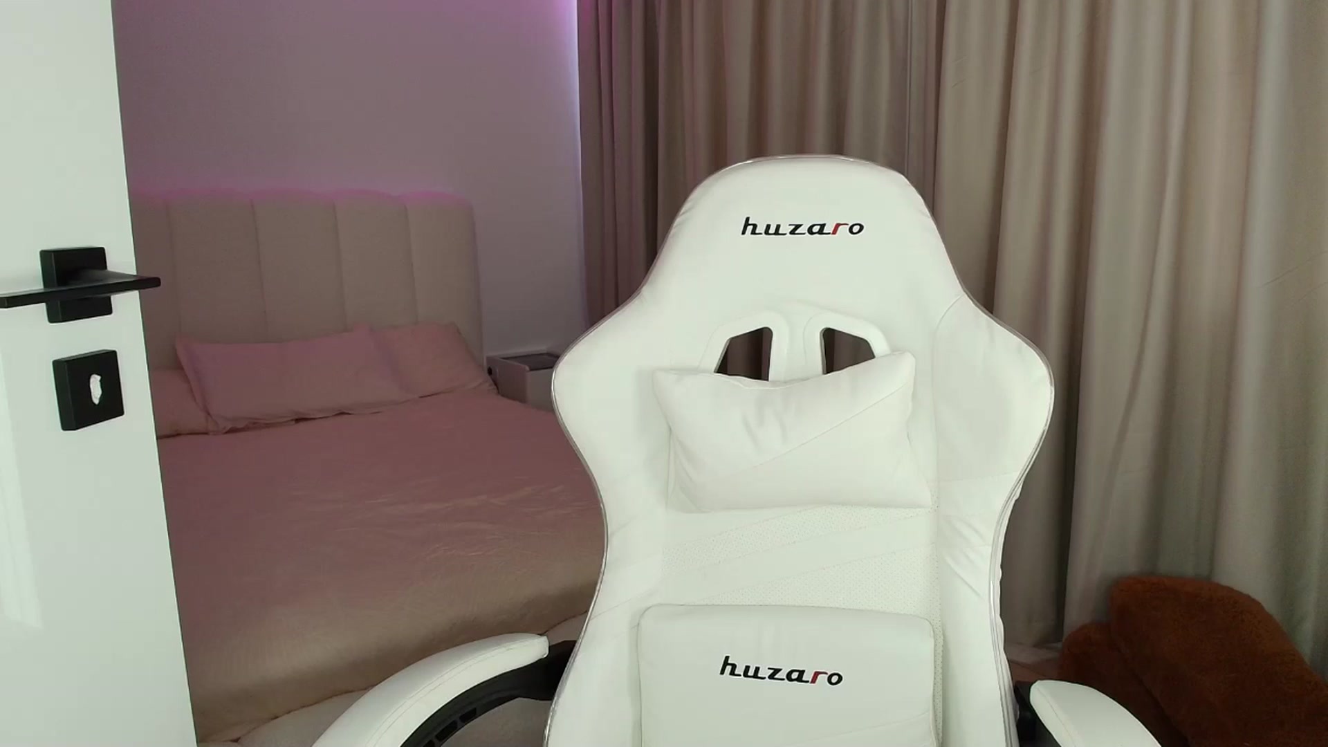 Gallery image thumbnail from AntoniaKitty's myfreecams stream on, 07/08/2025, 10:35 image 17 of 20