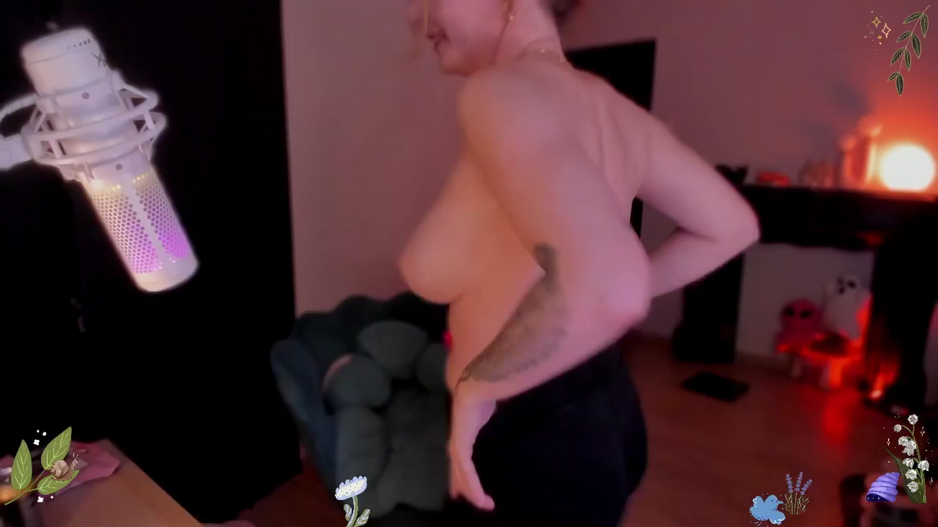 Gallery image thumbnail from AnyaFox's myfreecams stream on, 03/23/2024, 08:50 image 1 of 20