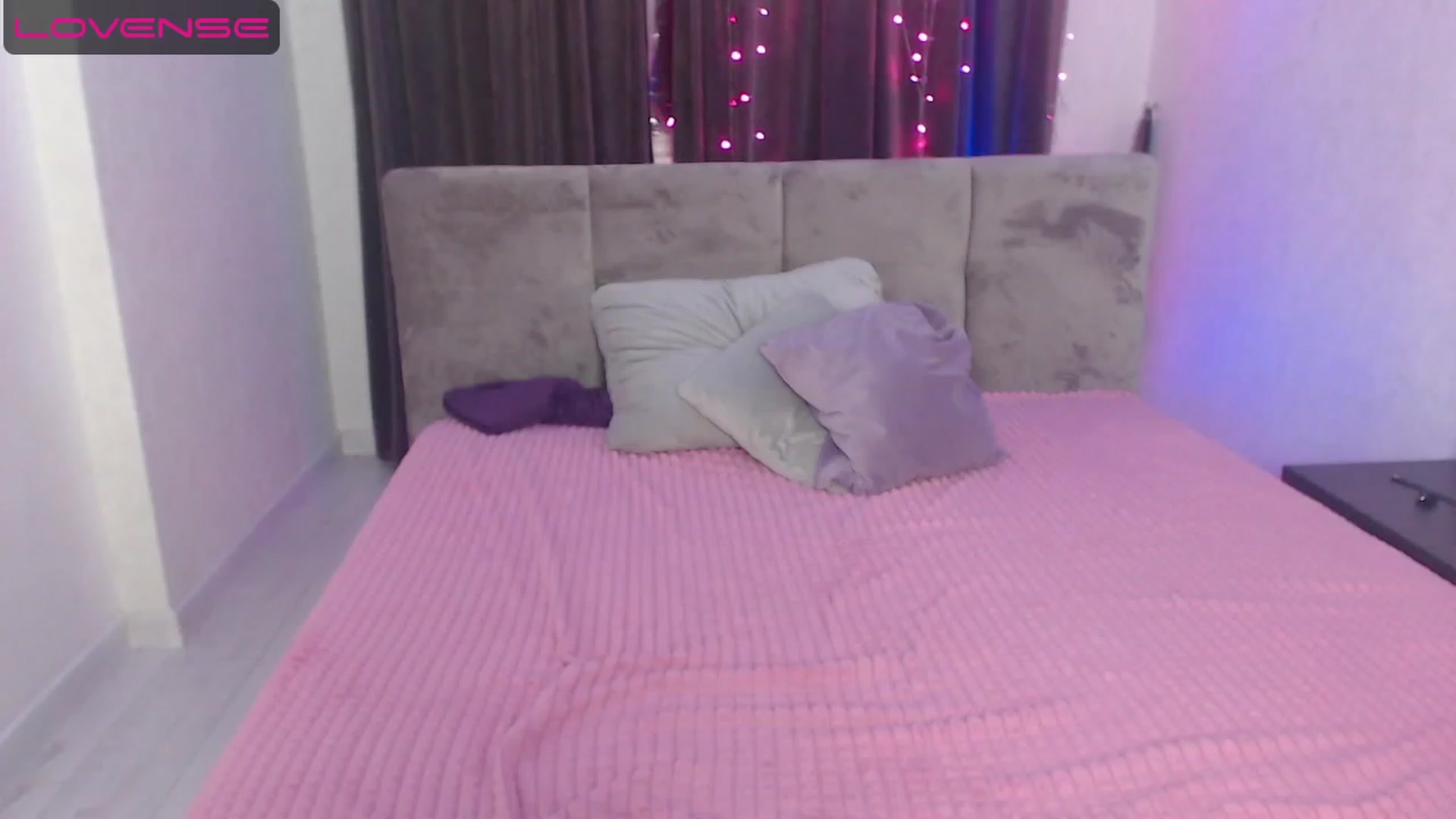 Gallery image thumbnail from AnyaGrey9's myfreecams stream on, 08/04/2023, 18:33 image 8 of 20